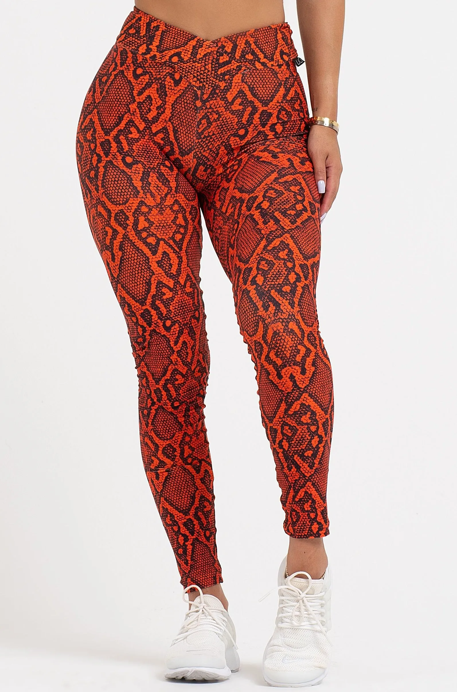 All Day Lightweight Layering Venom V-Cut Scrunch Legging