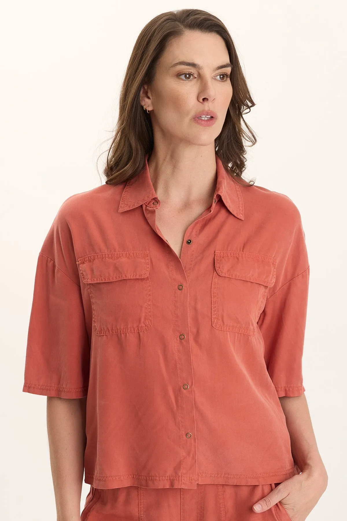 Urban Pulse NoRubEdging Tage Soft Twill Snap-Up Top