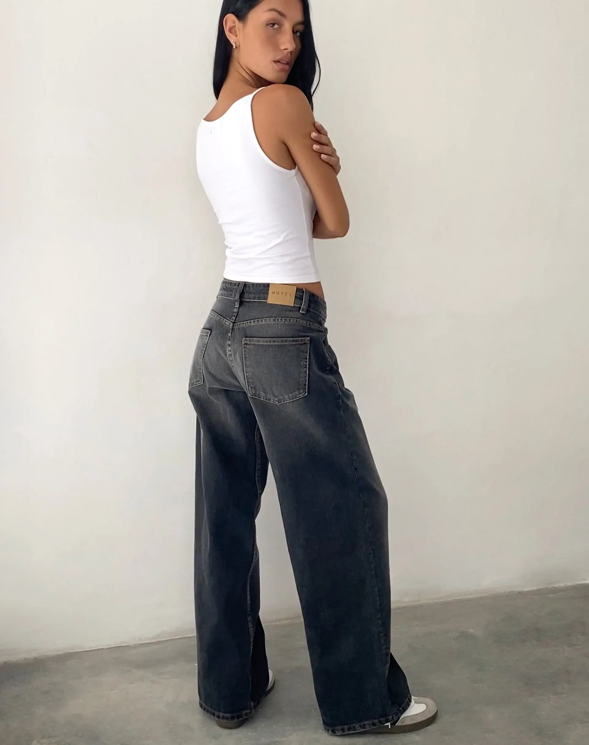 Roomy Extra Wide Low Rise Jeans in Grey Used Bleach WaterRepellent