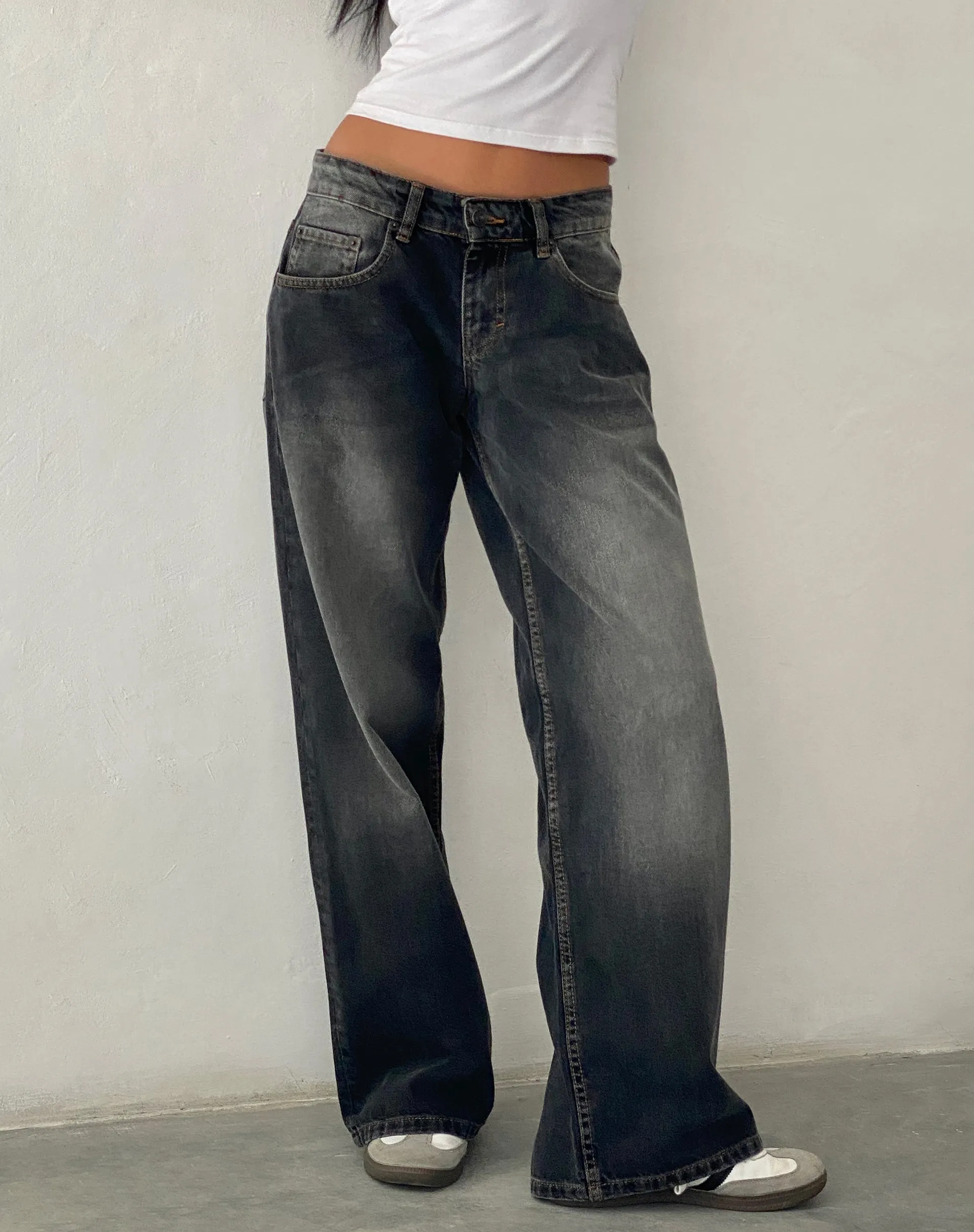 Stretch Ease Roomy Extra Wide Low Rise Jeans in Grey Used Bleach