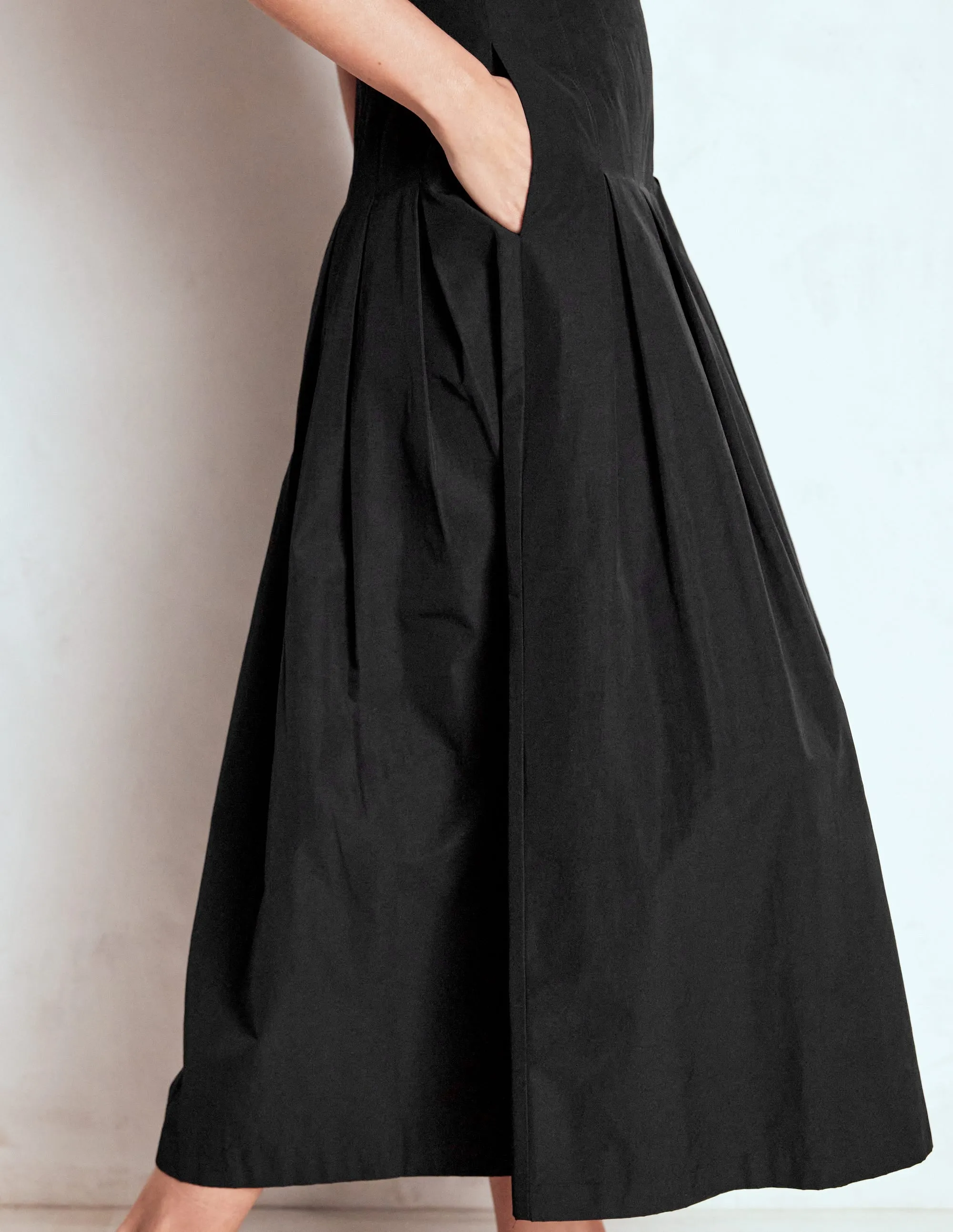 Modern Cut Winter Staple Valentina Taffeta Midi Skirt-Black