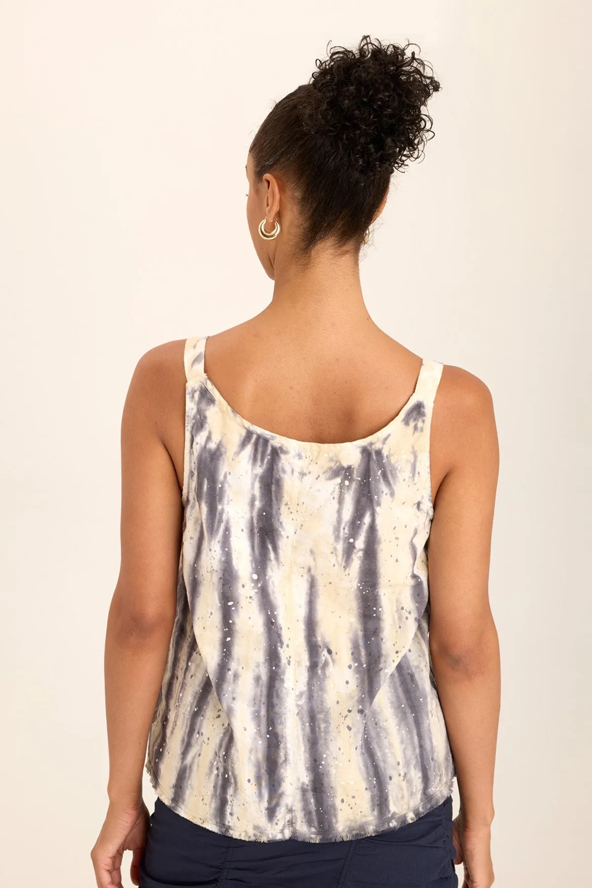 SustainableBlend MultiPanelDesign Shawnie Linen Billowy Pintuck Tank
