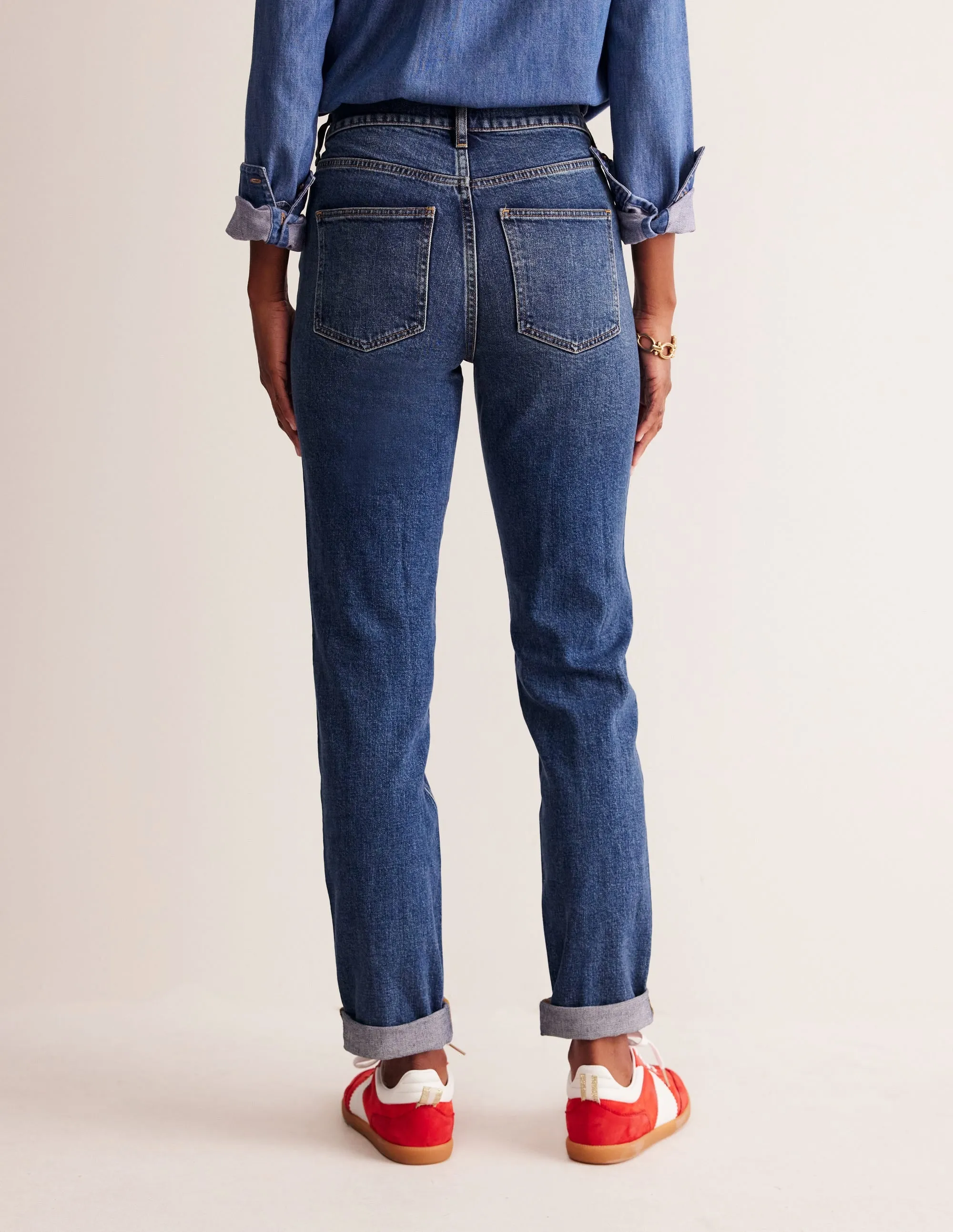 Girlfriend Jeans-Mid Vintage Clean Silhouette Student Outfit Earthy