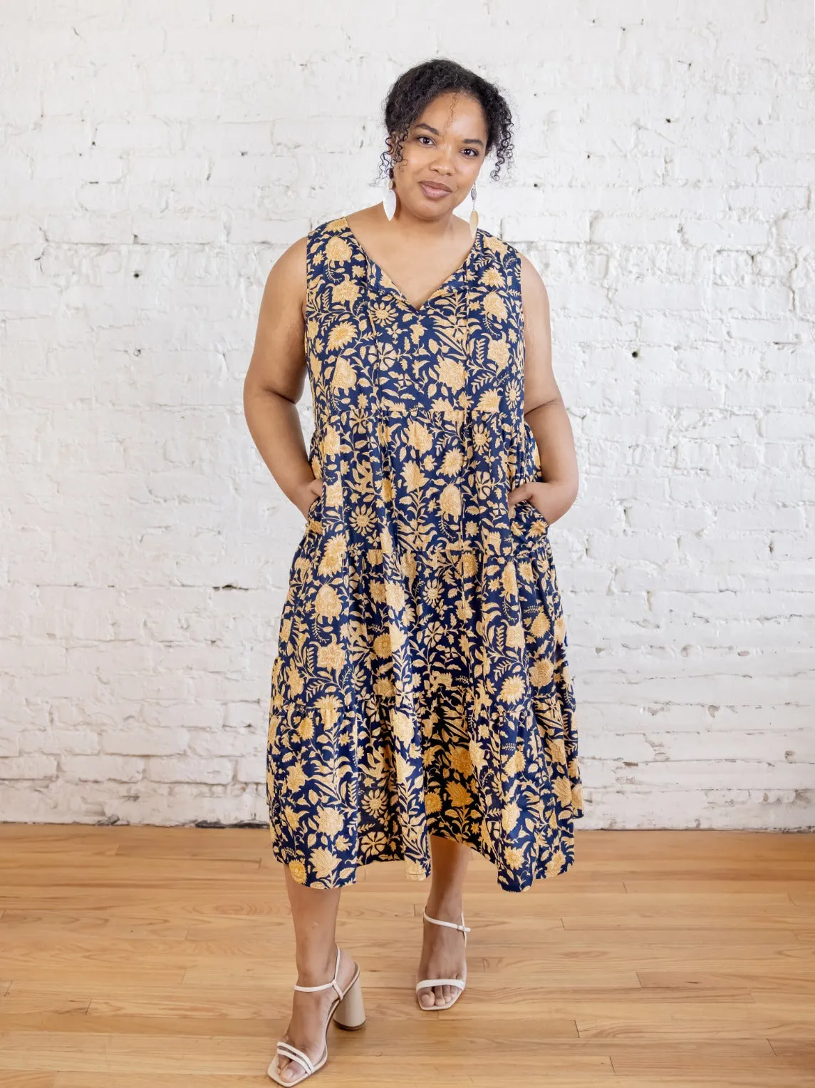 Sharp Edge Run Glow Thais Tiered Sleeveless Plus Size Dress - Navy Botanical