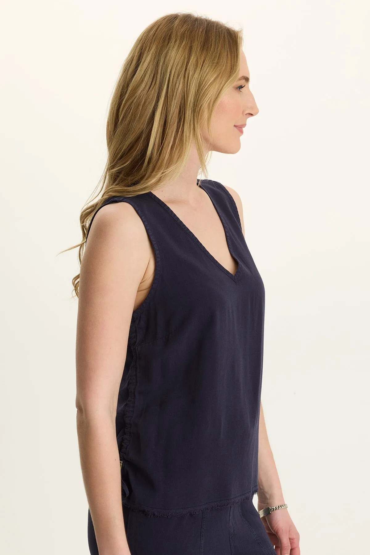 NonSlipTrims QuickDrying Material Ileana Cinched Soft Twill V-Neck Tank