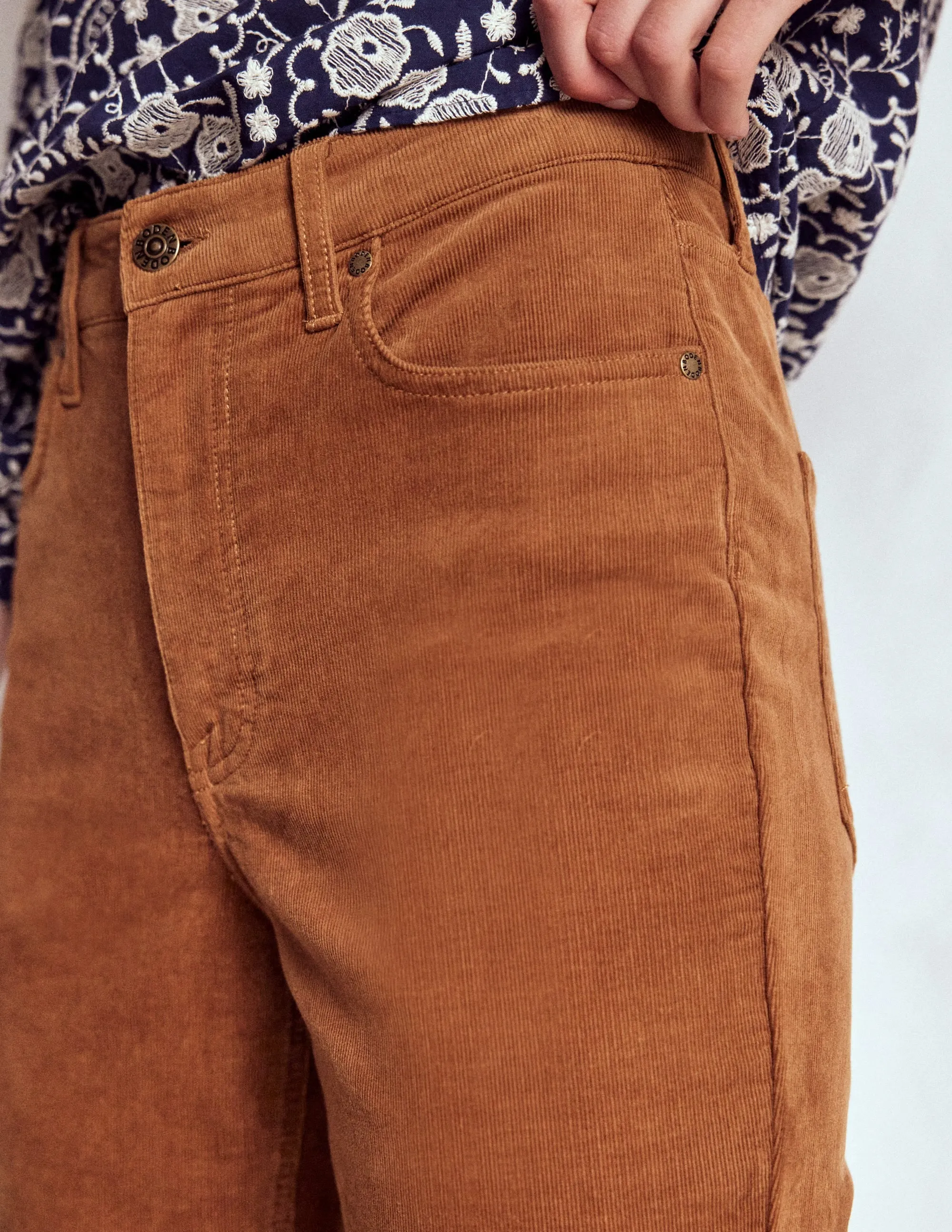 High-Waisted Cord Slim Jeans-Ginger Vintage Lover Teen Outfit Style Forward