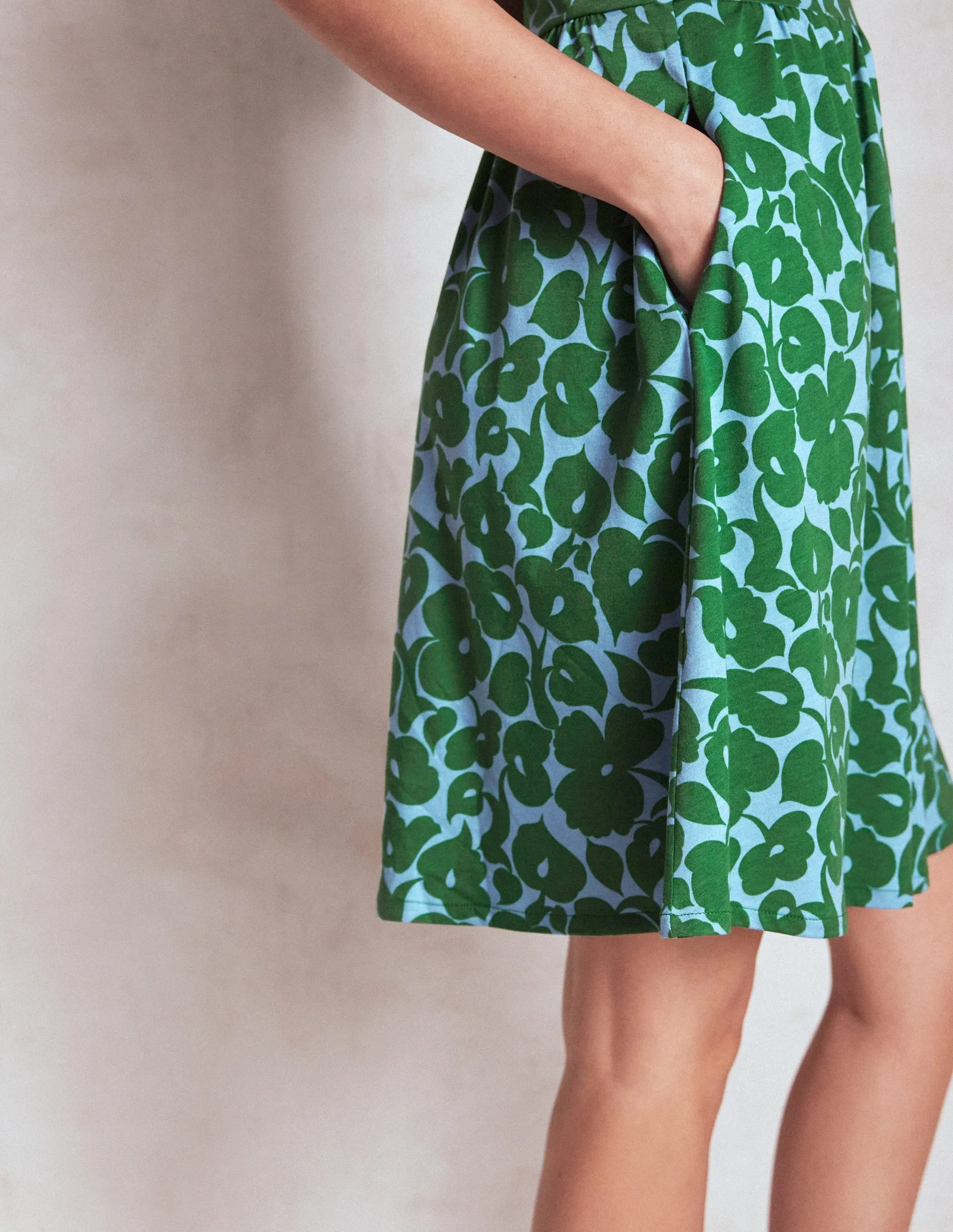 Louisa Short Jersey Dress-Highland Green, Leafy Grove Hot Edge