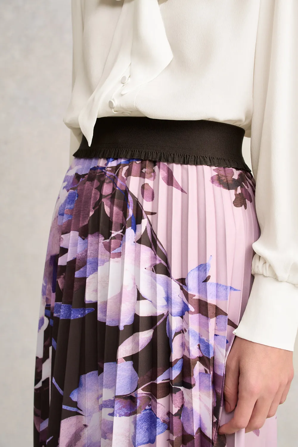 Reimagined Classic Outfit Flow Pleated Midi Skirt - Floral Print