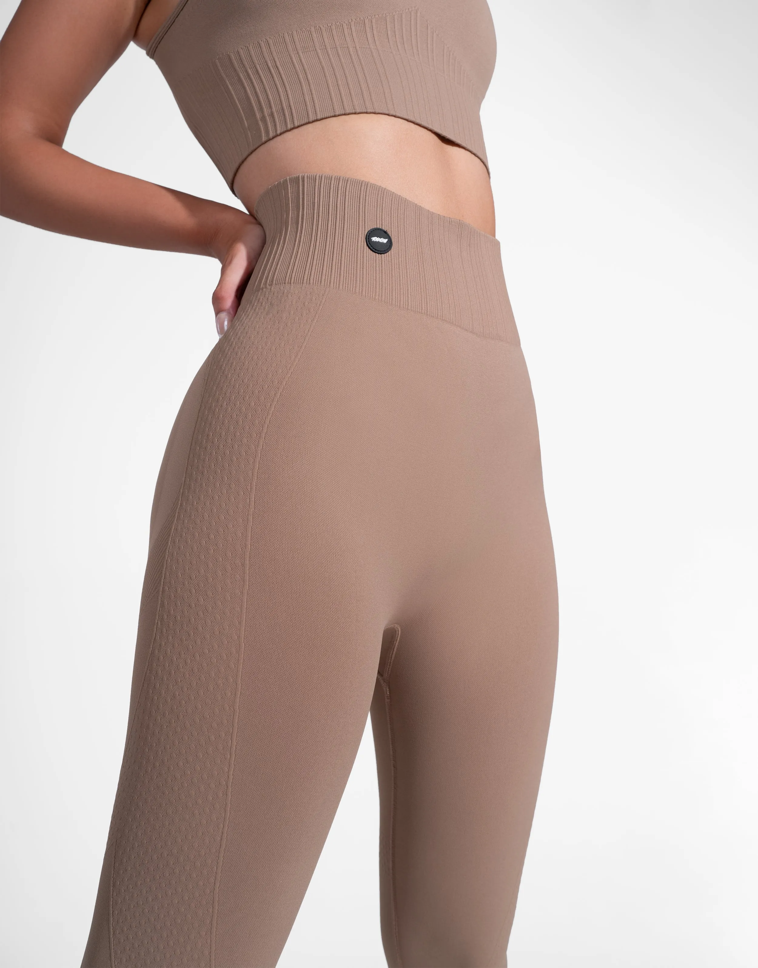 Travel Outfit Beginner Level Stylish Fit TOON BROWN SEAMLESS