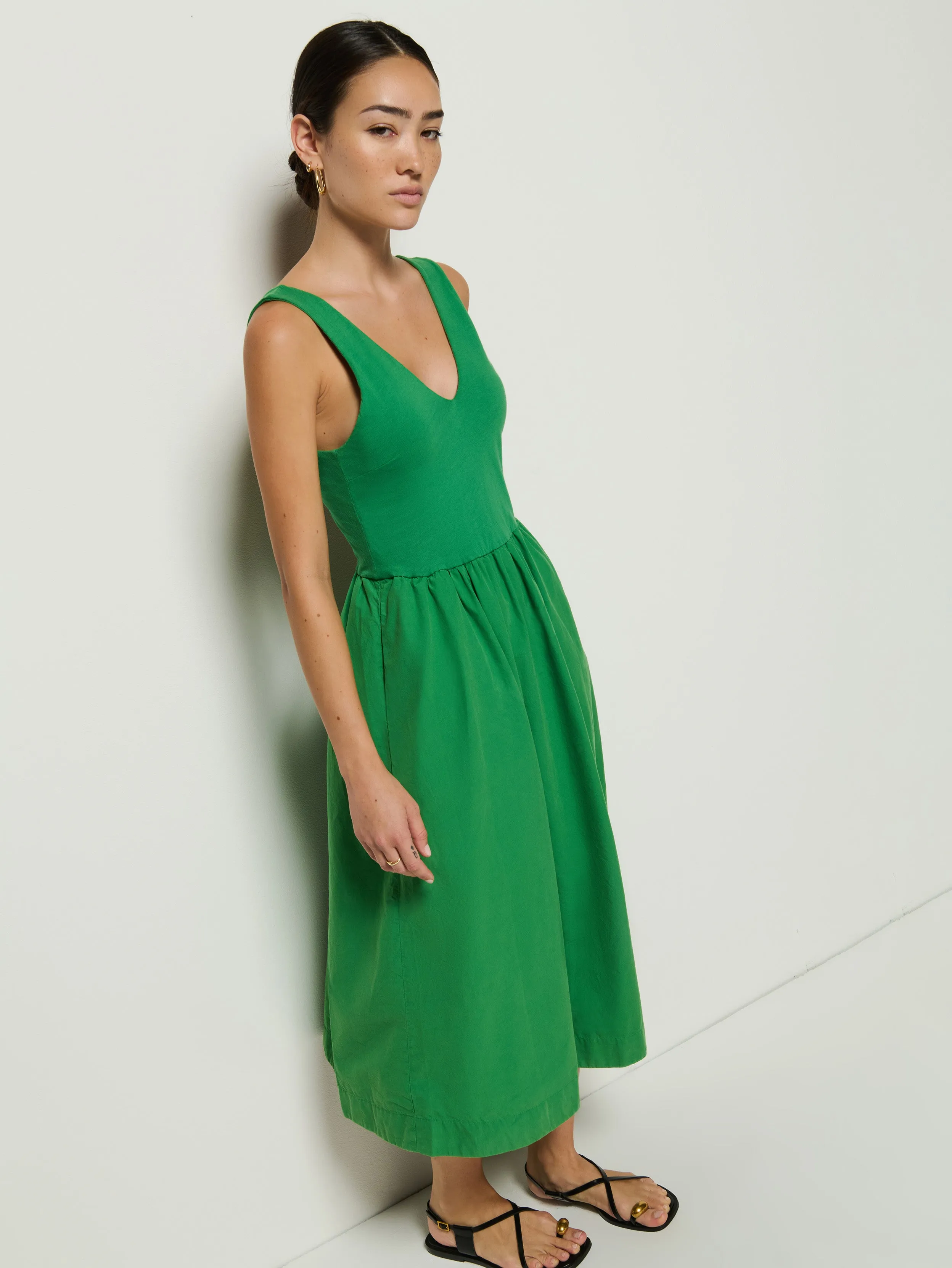 Daria V-Neck Midi Relax Vibe NonRestrictiveCut