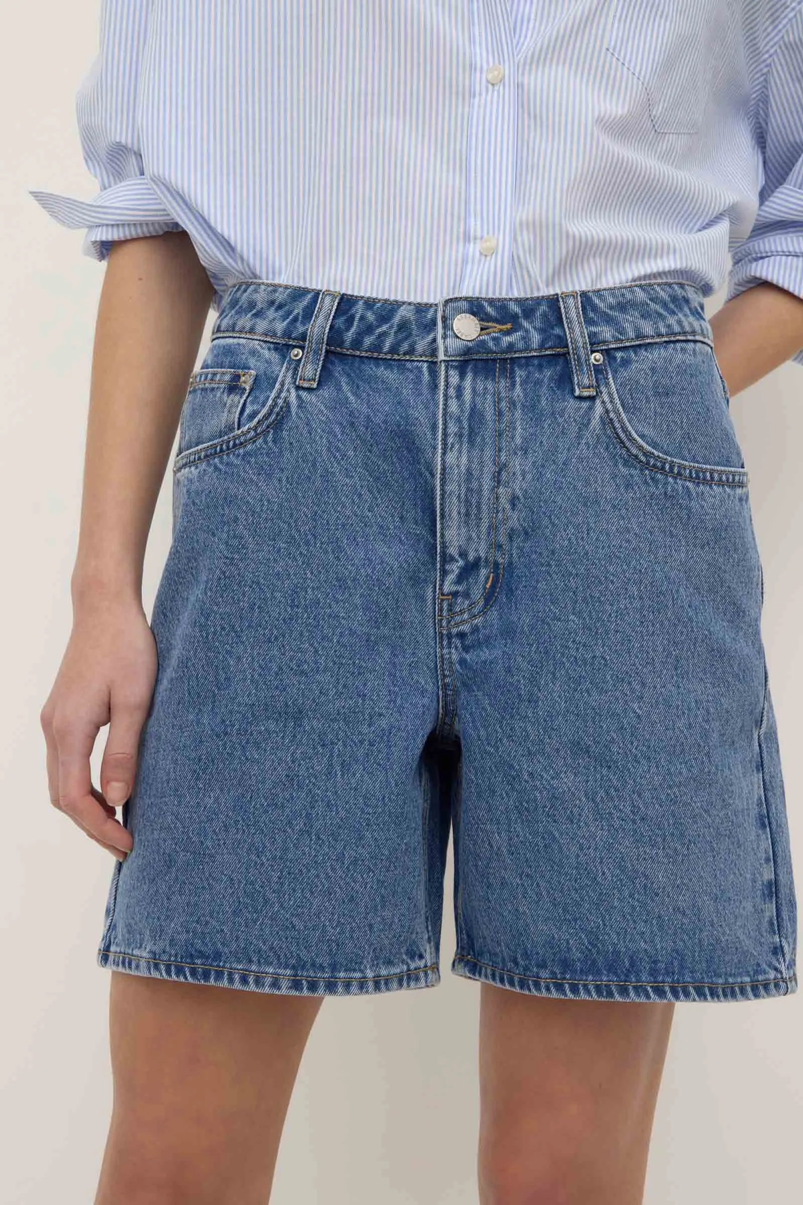 Mid Rise Vintage Denim Short Tagless Labeling Warm Weather Style