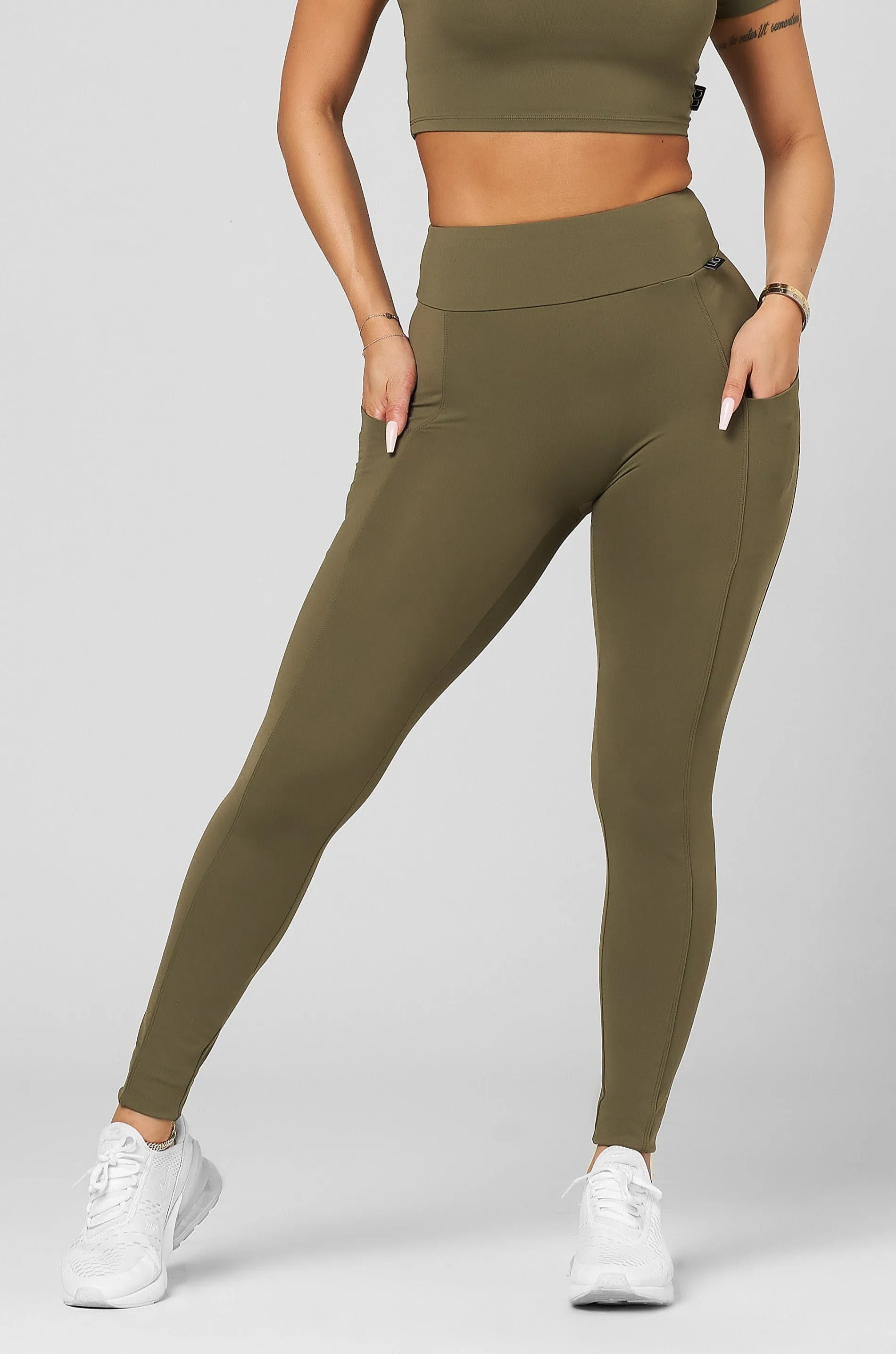 ConvertibleStyle WeightlessLayeringPiece Sage Pocket Legging