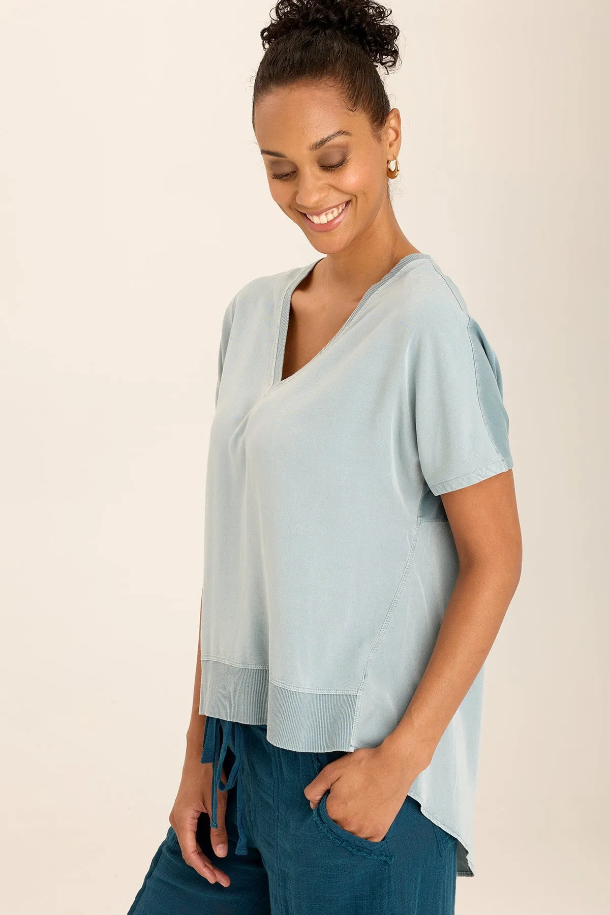 Clara Twill/Jersey Relaxed V-Neck Tee AntiStaticLining Star Light