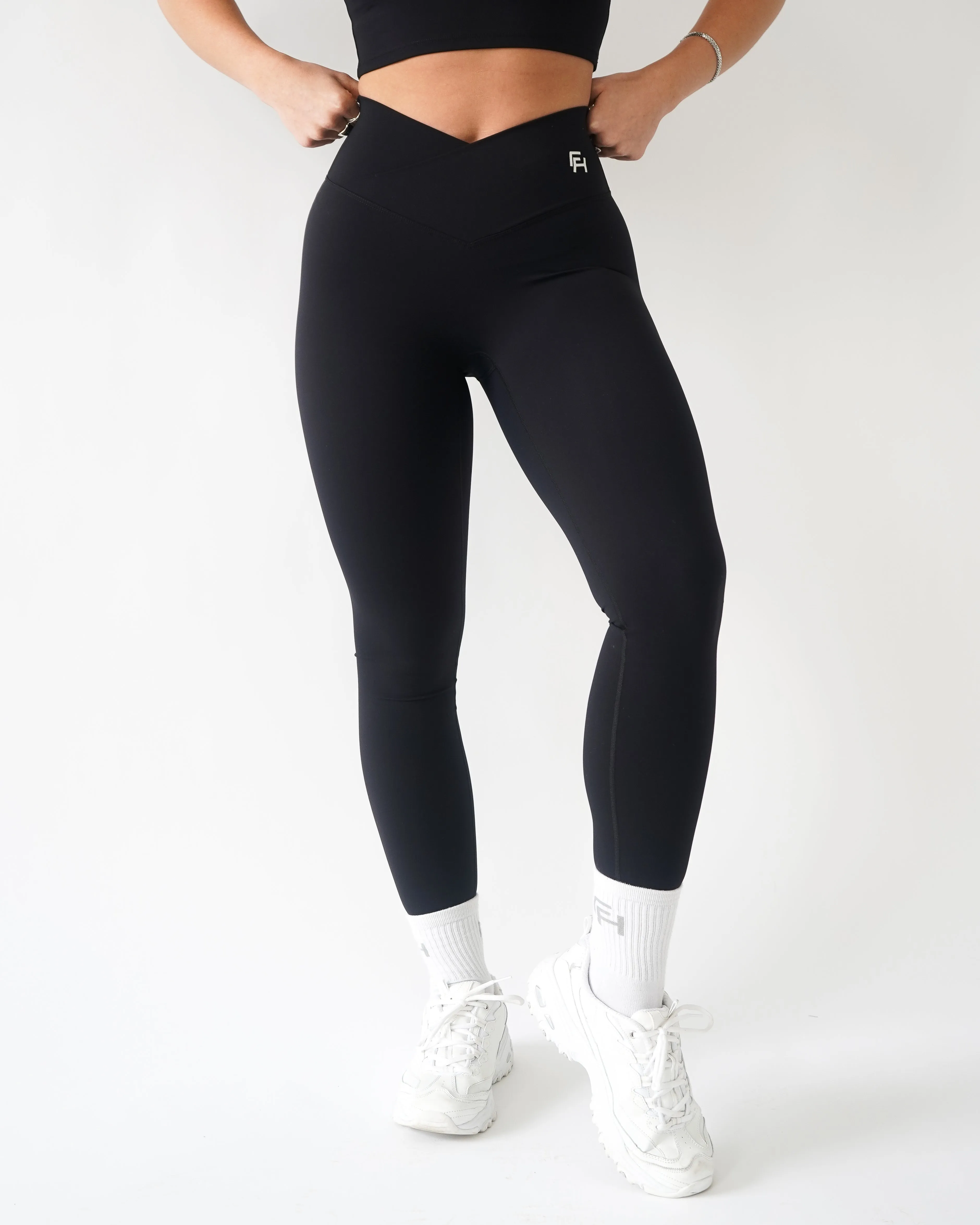 Ultra Durable Onyx V Waist Leggings - Black