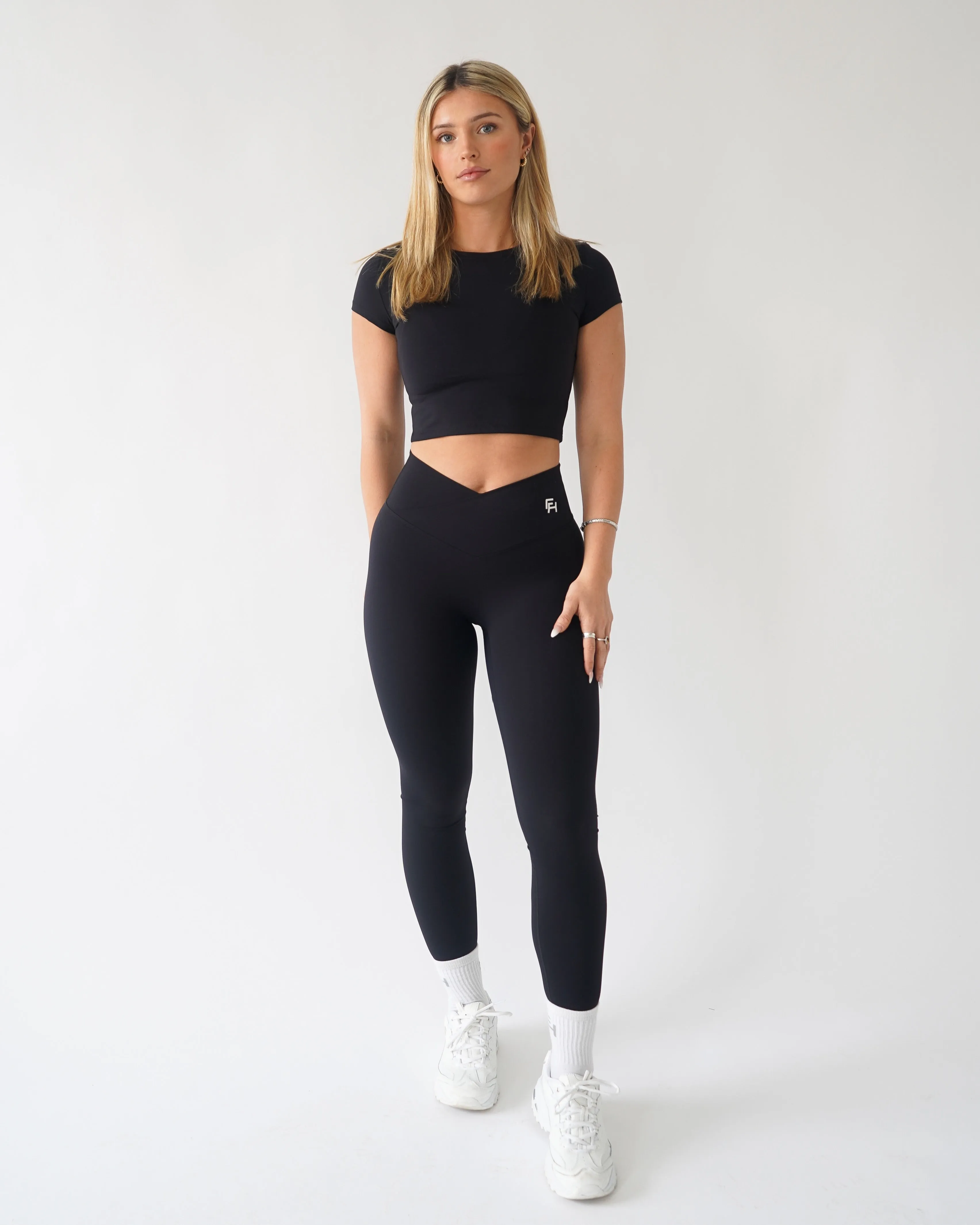 City Walk Pro Athlete Winter Sports For Kids Onyx V Waist Leggings - Black