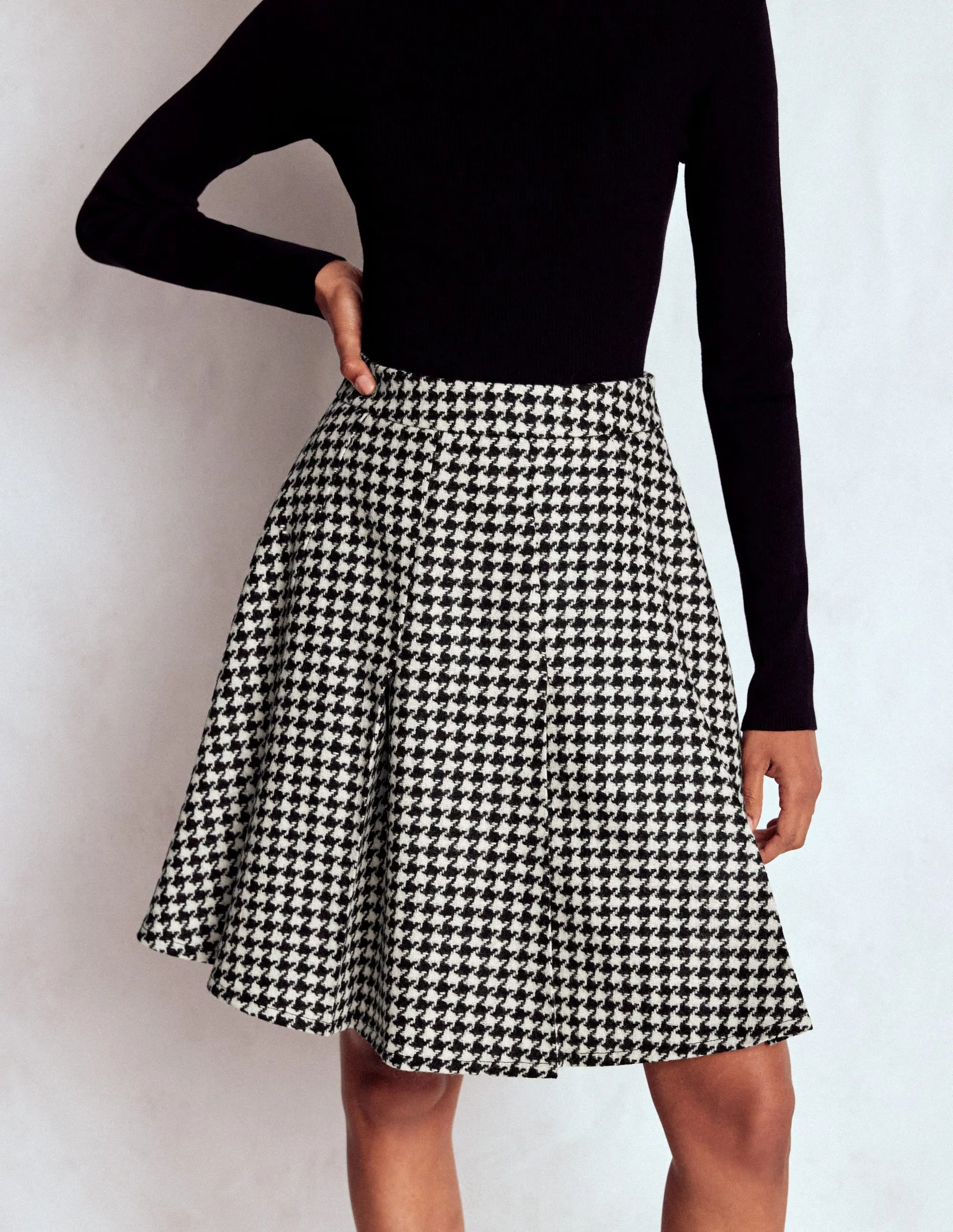 Flippy Wool Skirt-Black Dogstooth Influencer Style