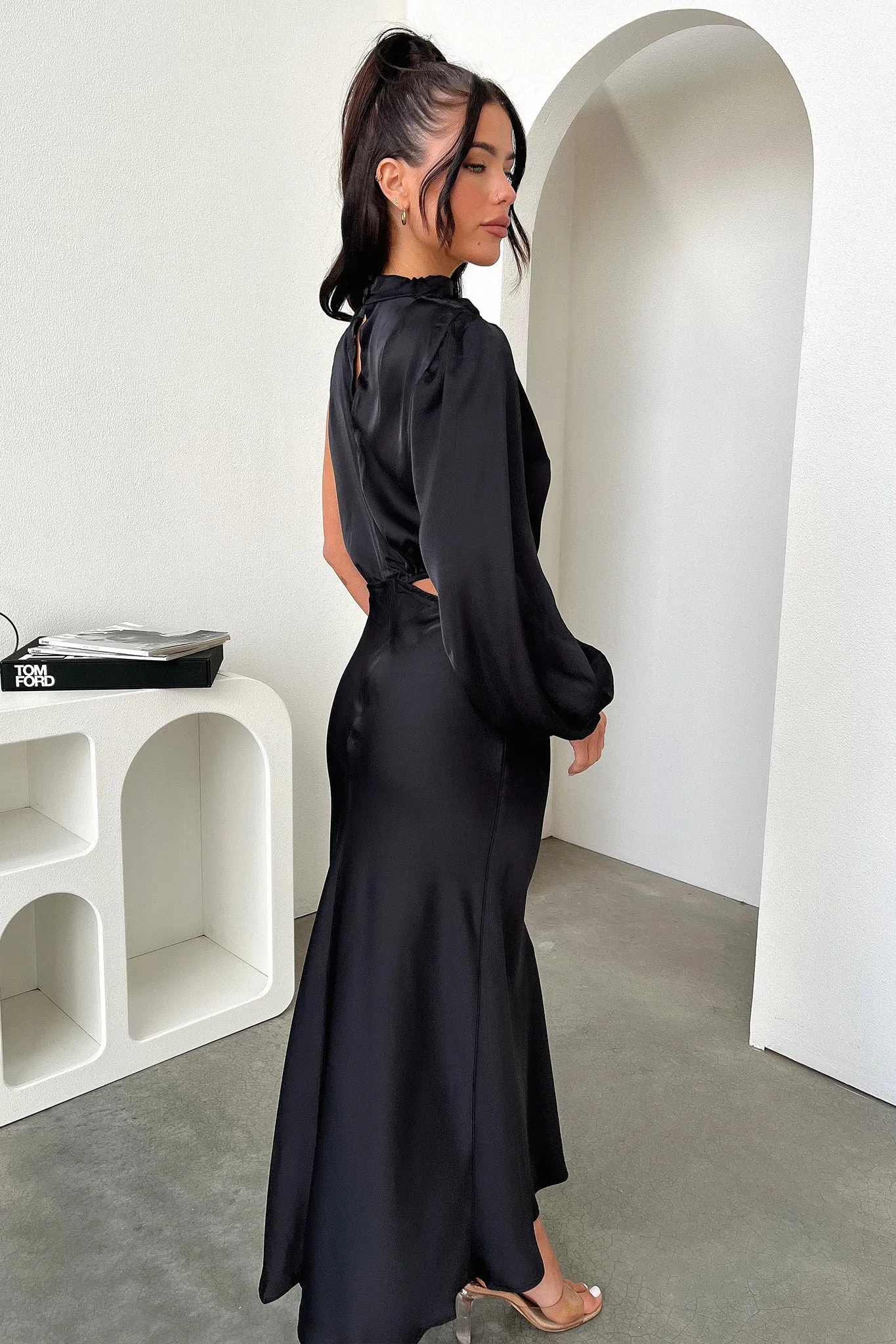 Minimalist Design Atonia Midi Dress - Black