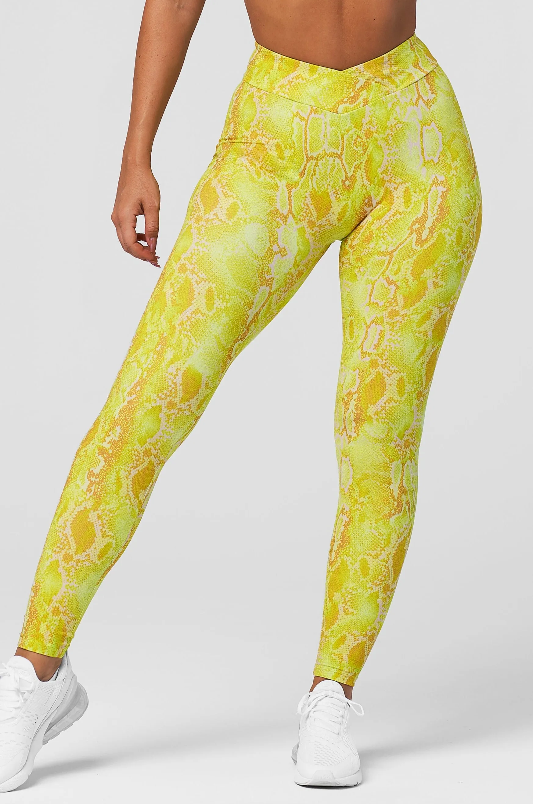 CrossBackStructure Windproof Outer Layer Sol V-Cut Scrunch Legging