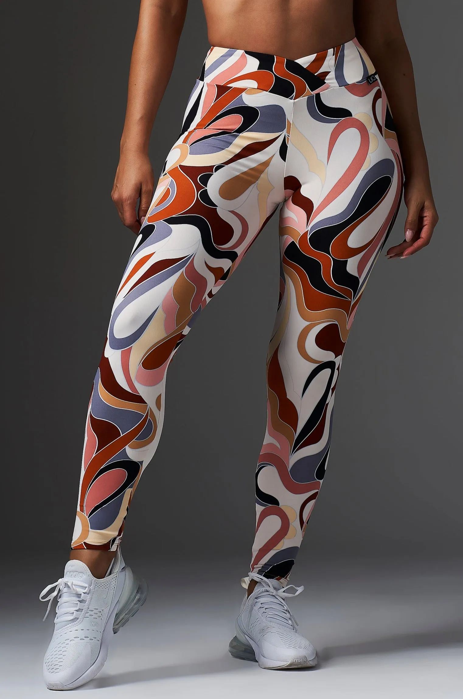 HighDensity Weave Pixie V-Cut Scrunch Legging