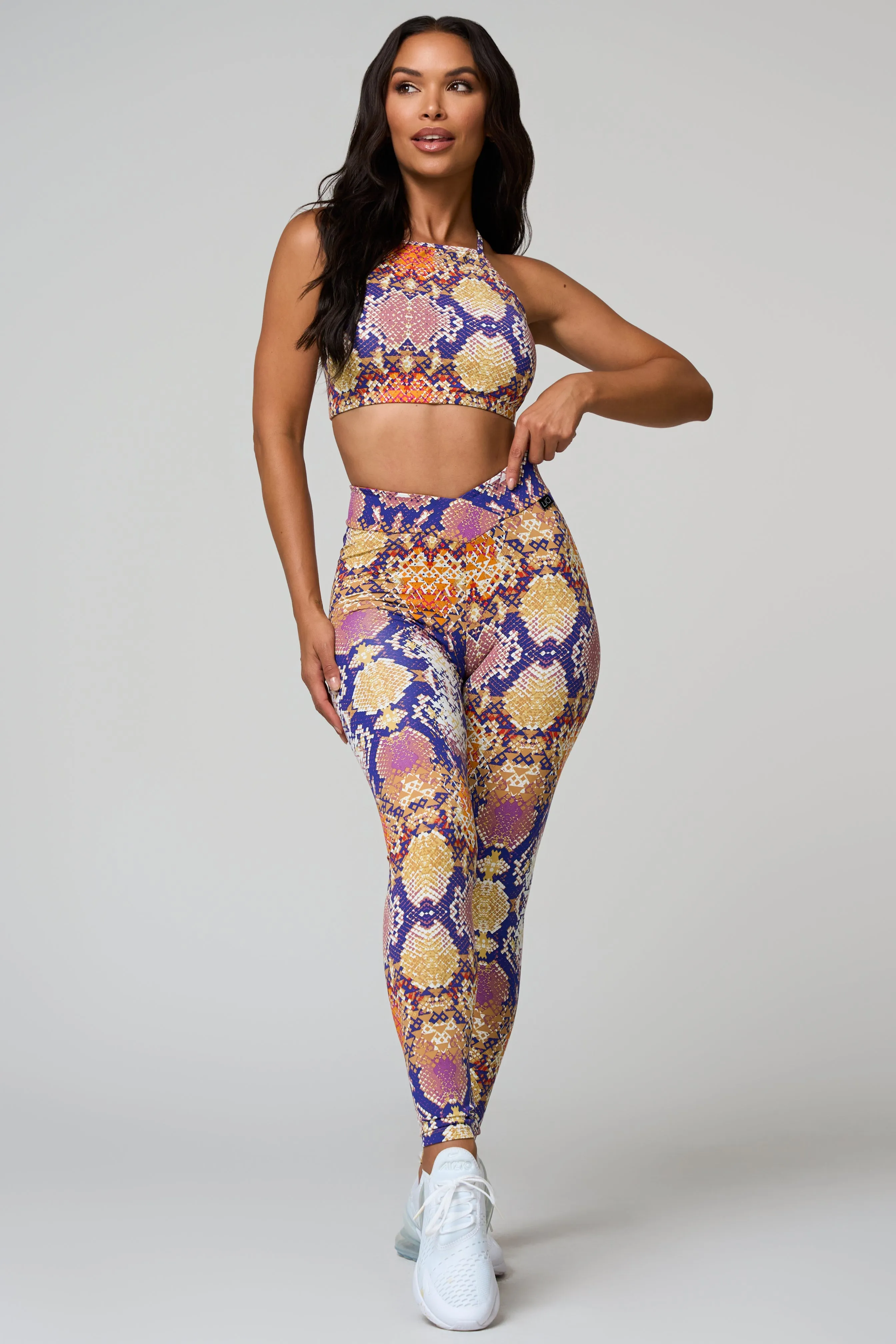Luxury Mood Chakra V-Cut Scrunch Legging