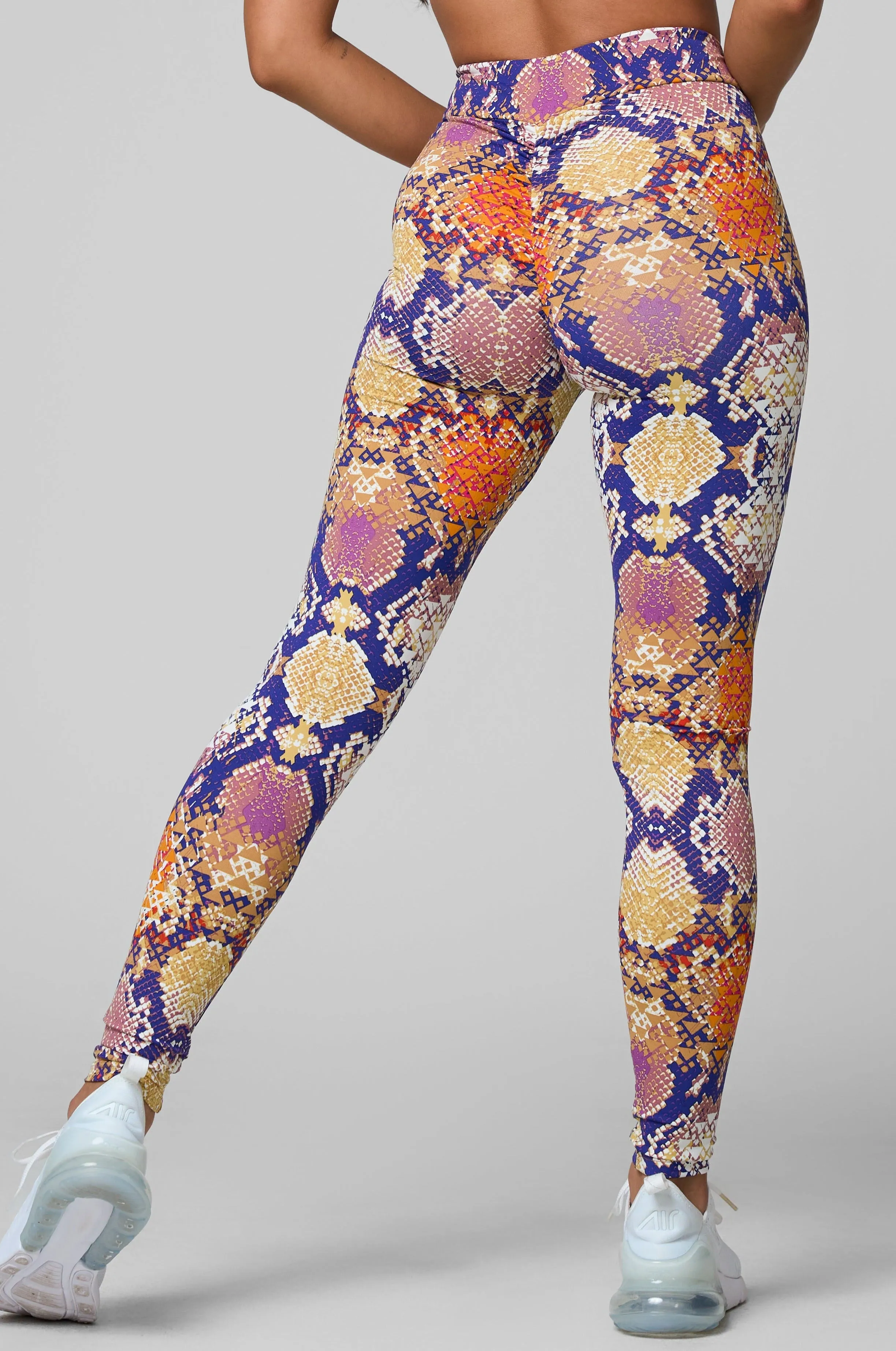 Breezy Fit Chakra V-Cut Scrunch Legging