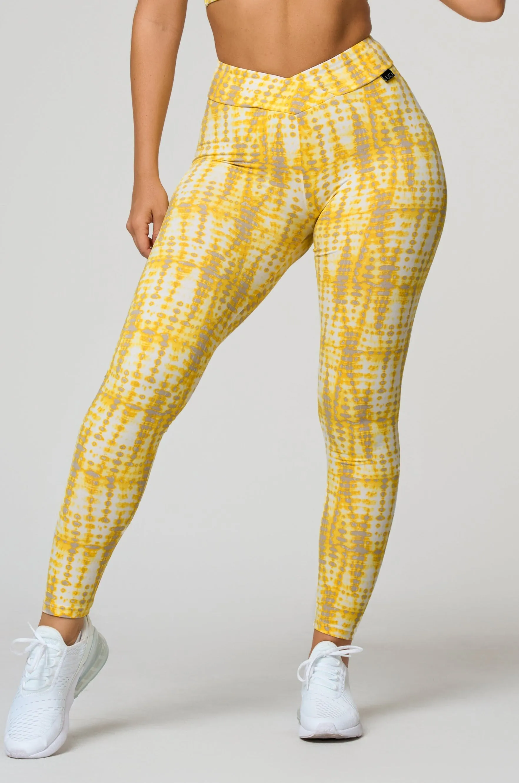 Suburb Ease CompactWeave Elevate V-Cut Scrunch Legging