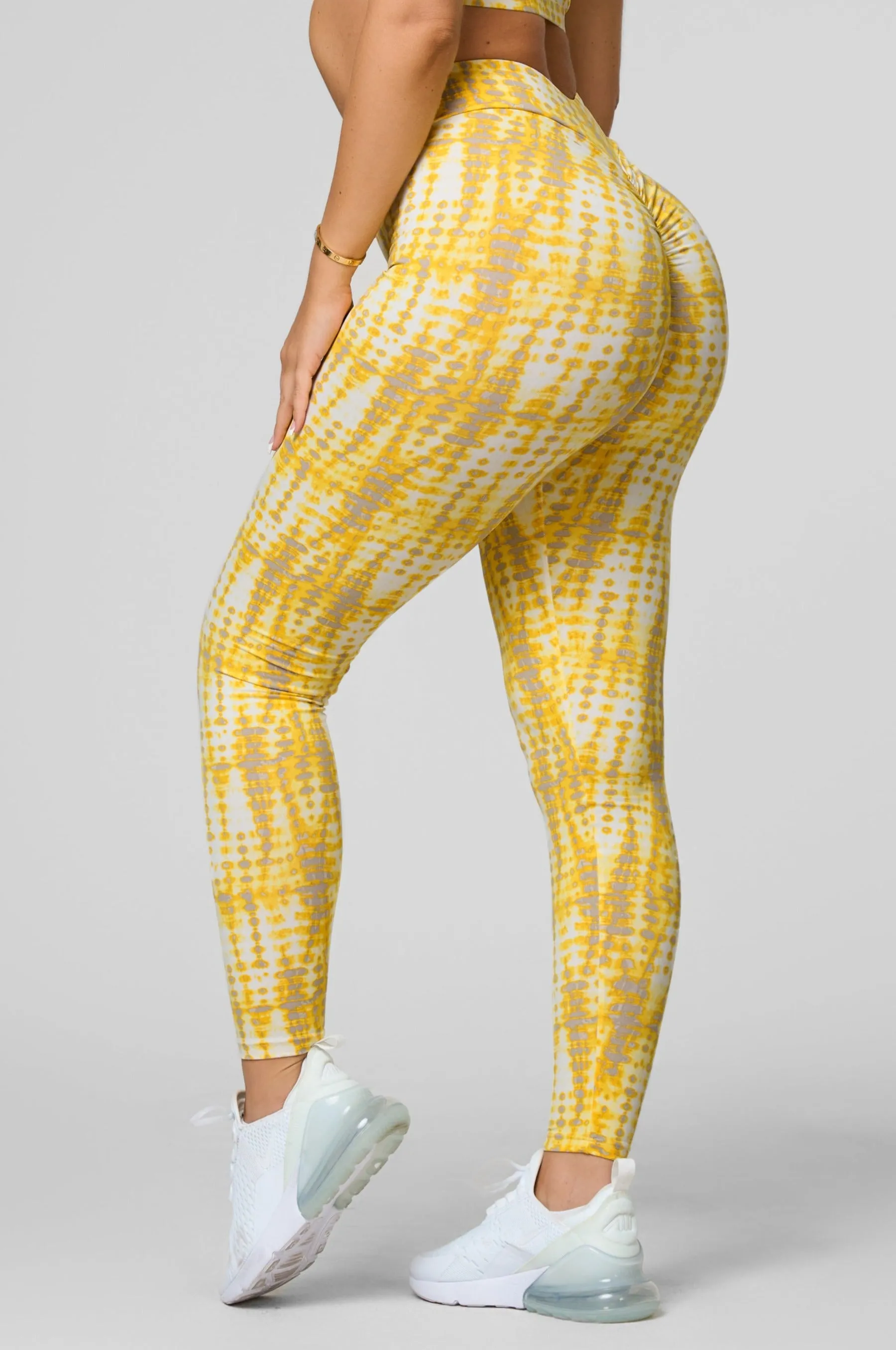 Elevate V-Cut Scrunch Legging OdorResistant Coating