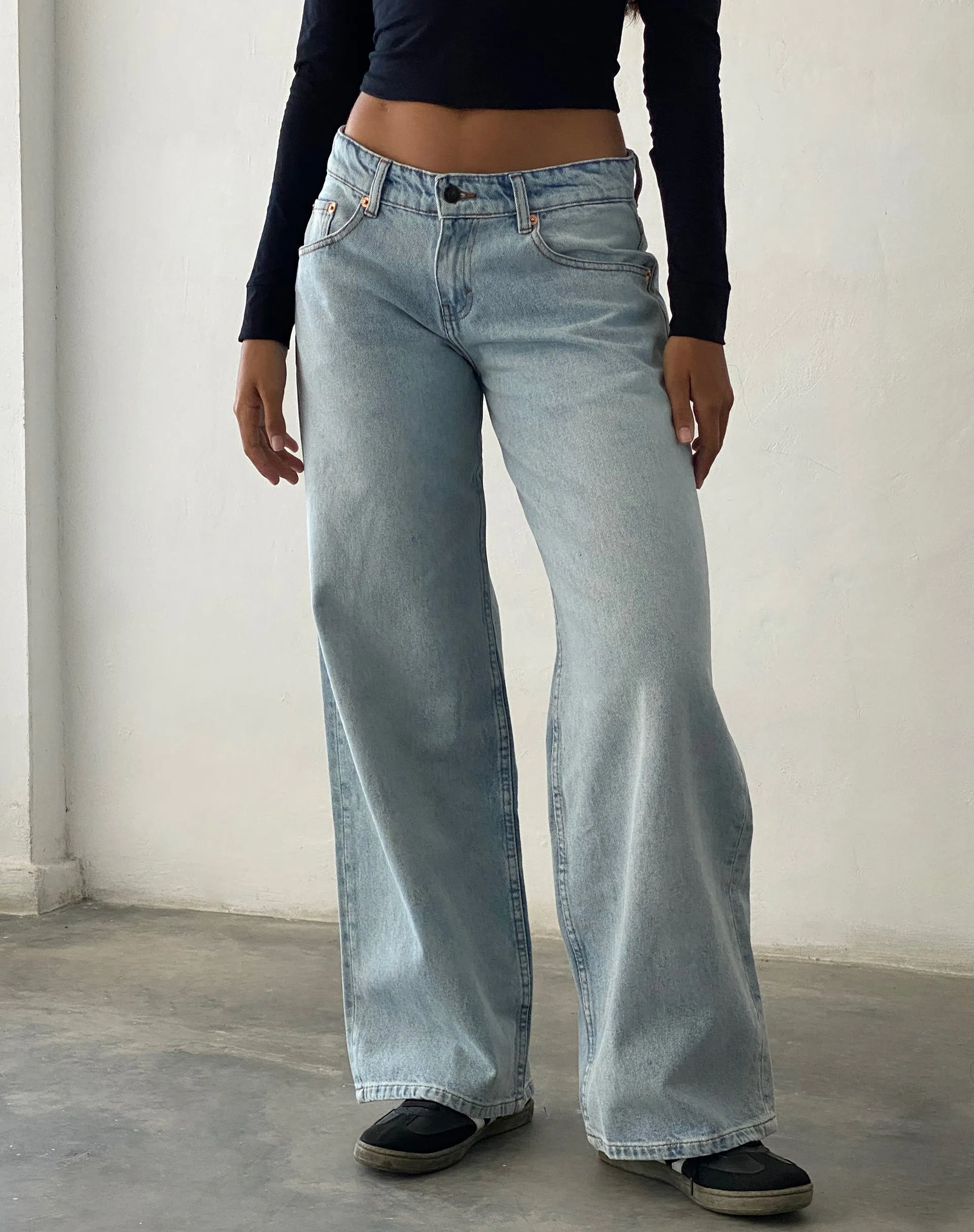 Roomy Extra Wide Low Rise Jeans in Extreme Light Blue Wash MoistureWickingMaterial