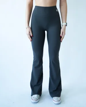 Power Mesh Performance Flare Leggings - Iron