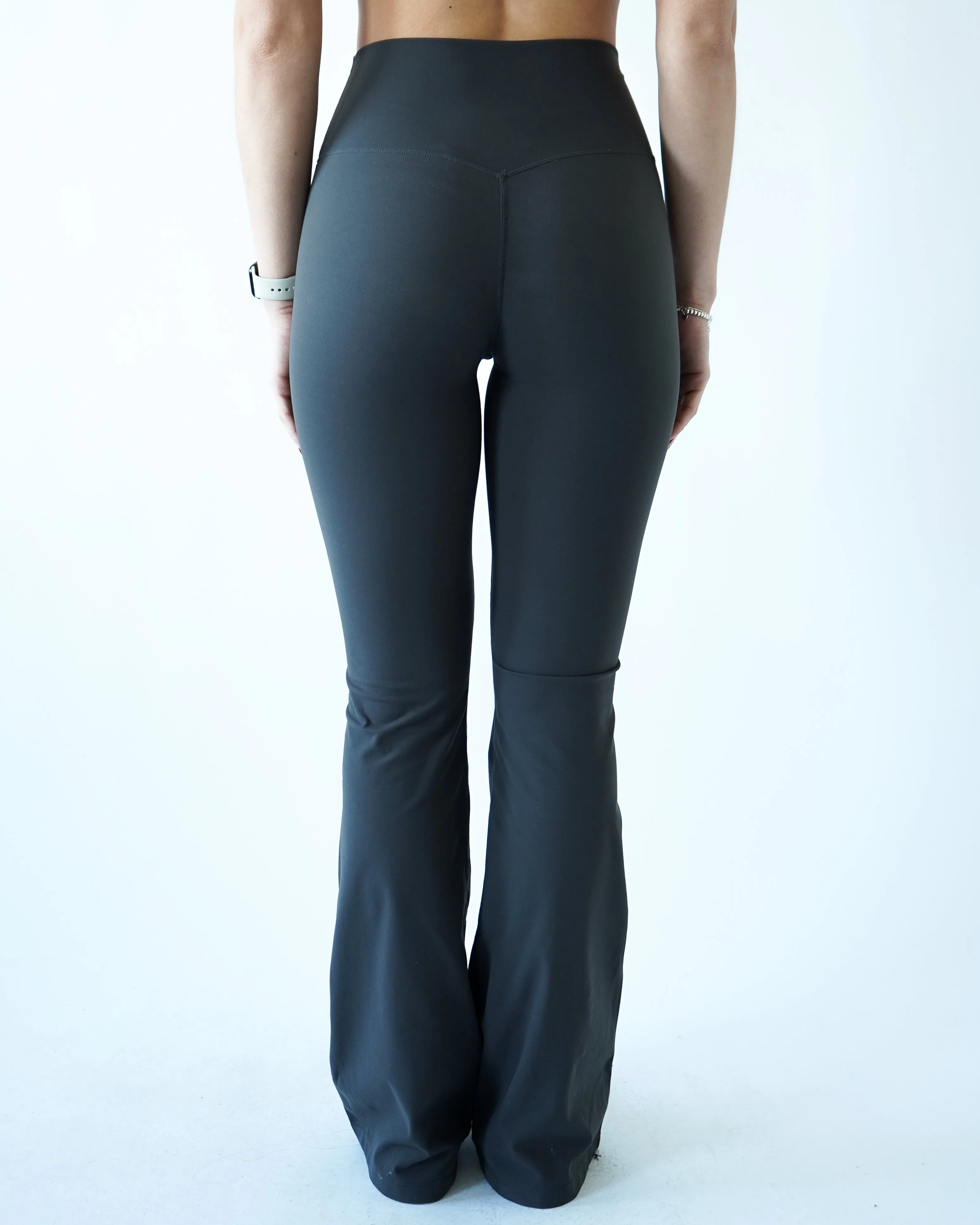 Performance Flare Leggings - Iron High Waist Casual Wearer