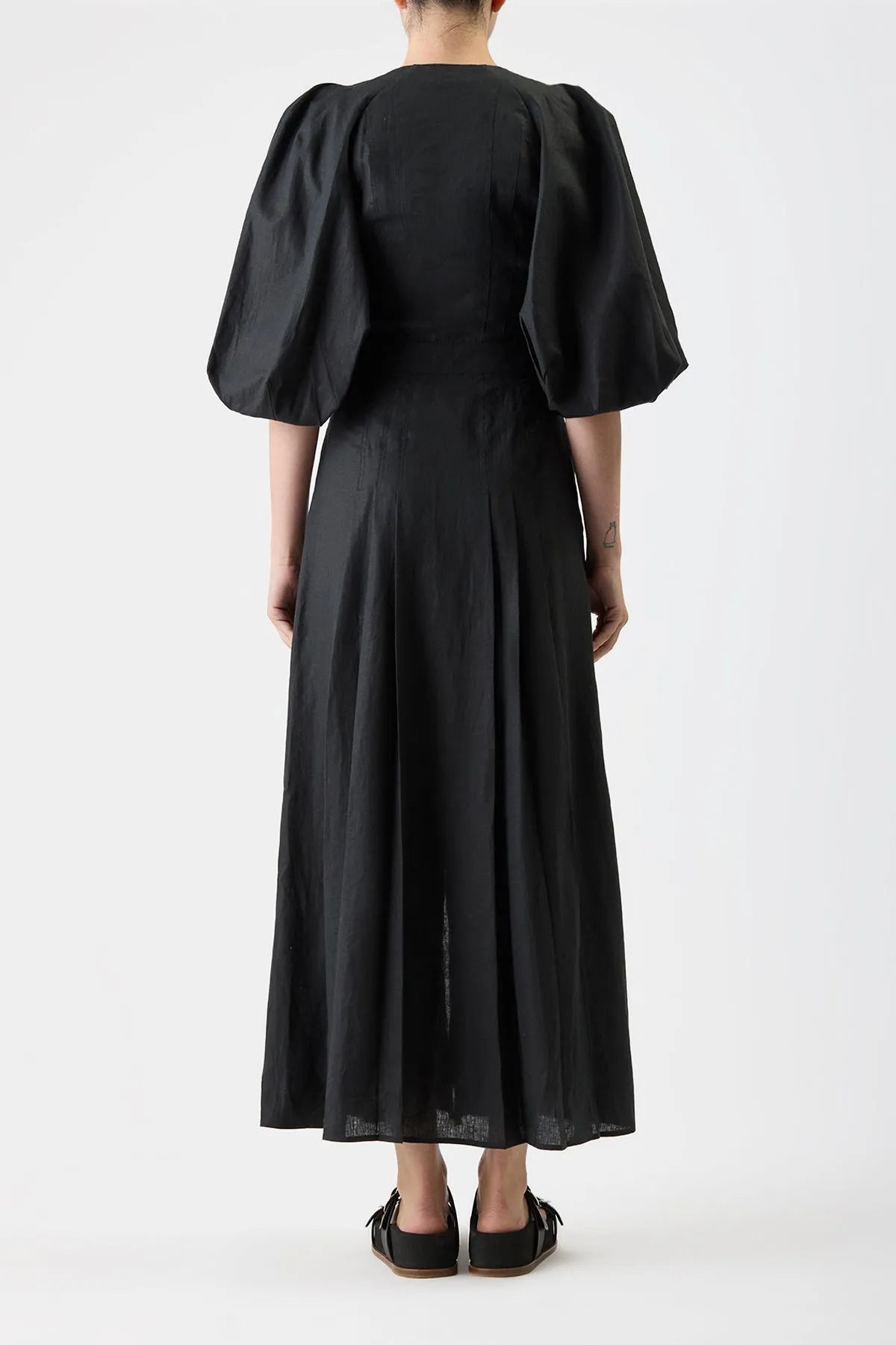Adjustable Waistband Elea Pleated Maxi Dress in Black Aloe Linen
