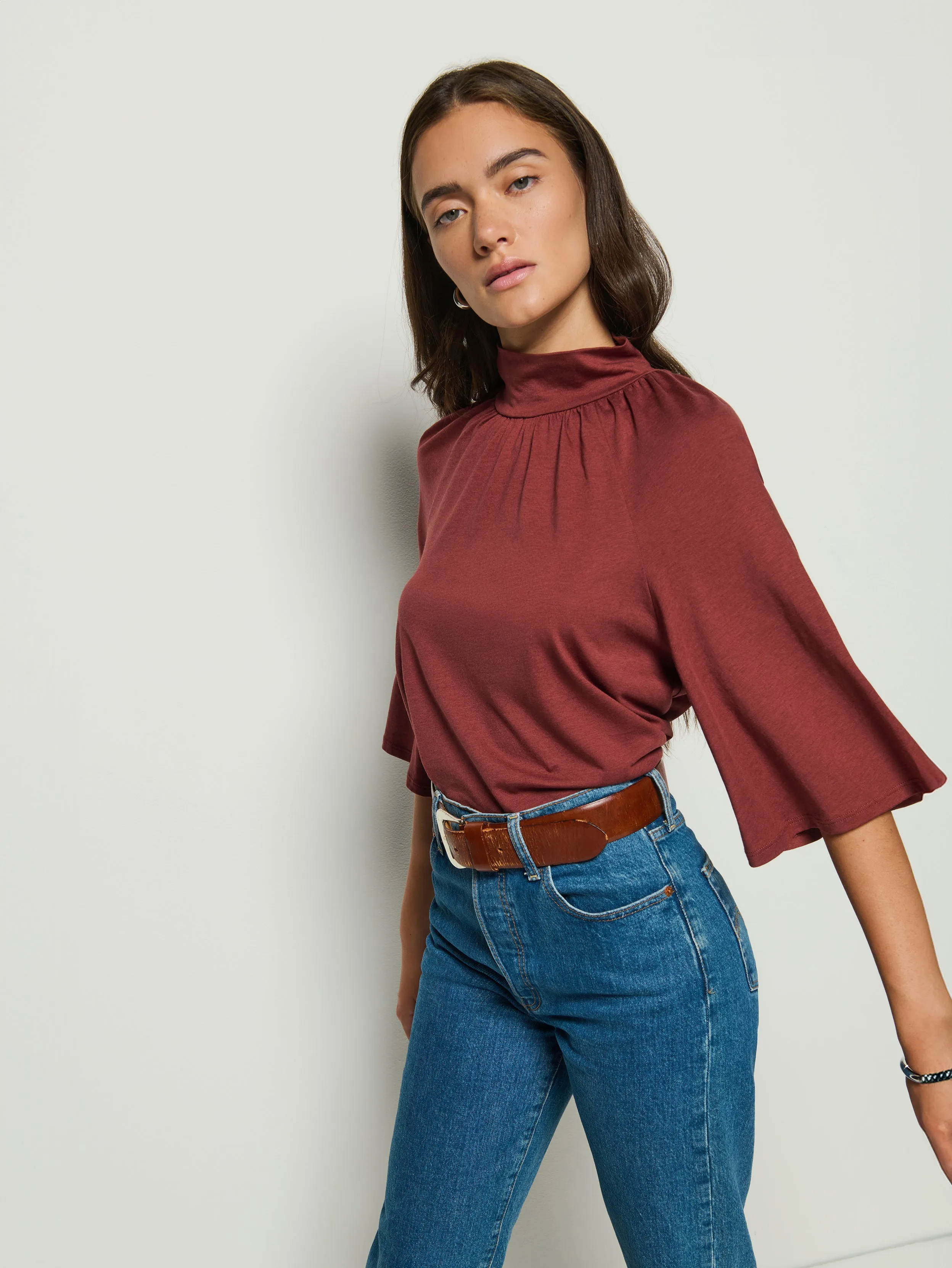 Breathable mesh Glow Core Bell Half Sleeve Tee