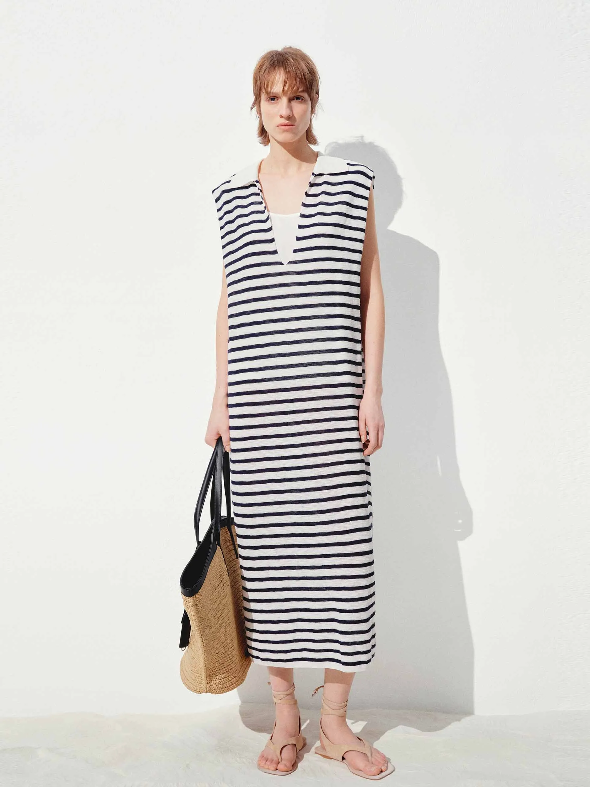 V-neck Sleeveless Dress Winter Snow Fog Lane