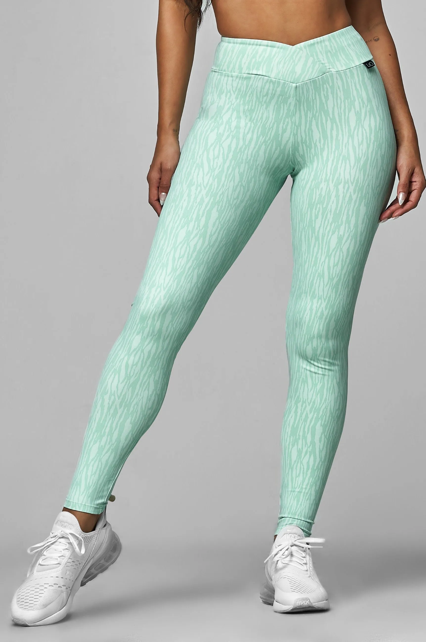 NoRubEdging Gentle Breeze Mint Zebra V-Cut Scrunch Legging