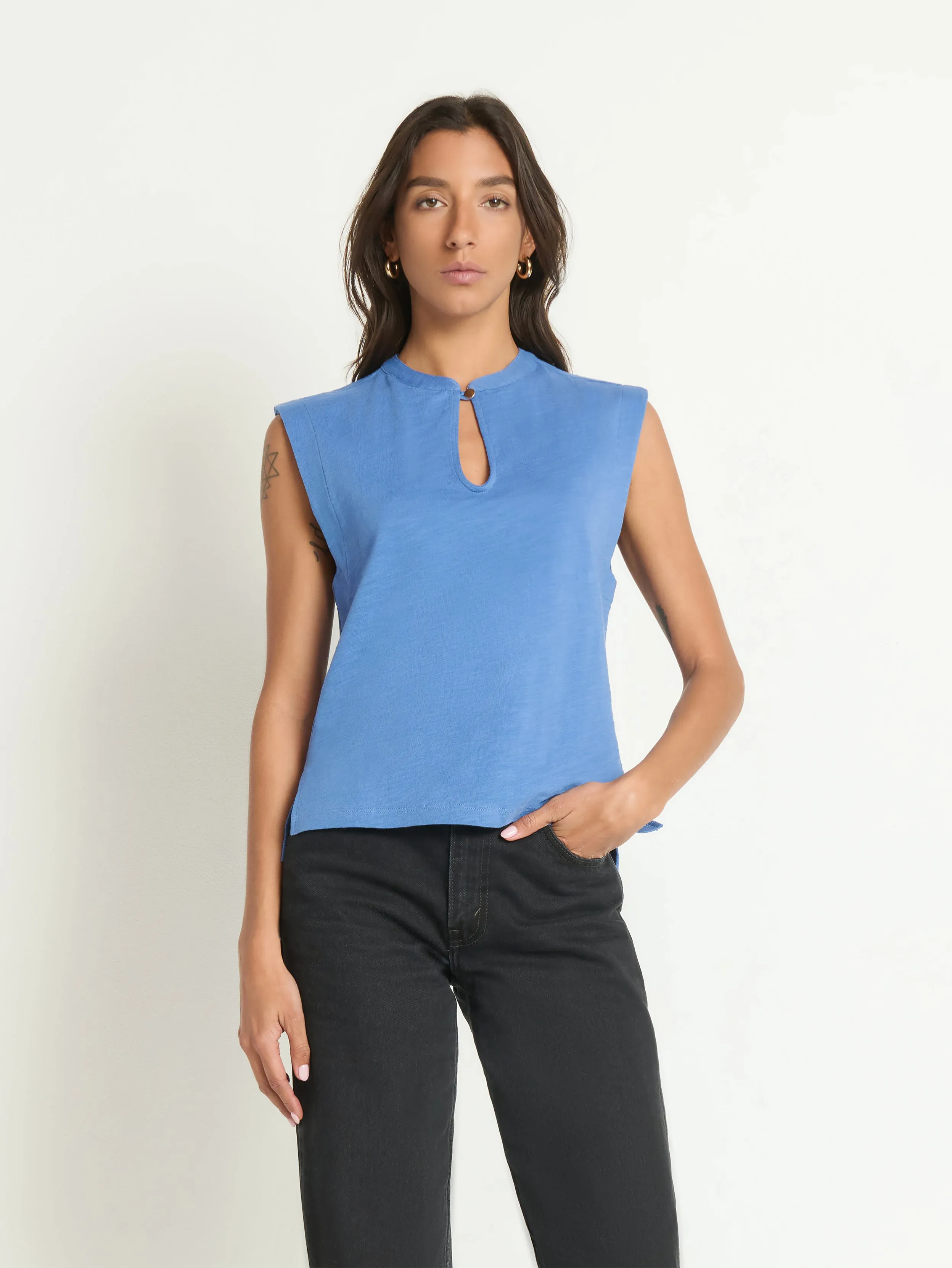 Luna Keyhole Tank Metal Core