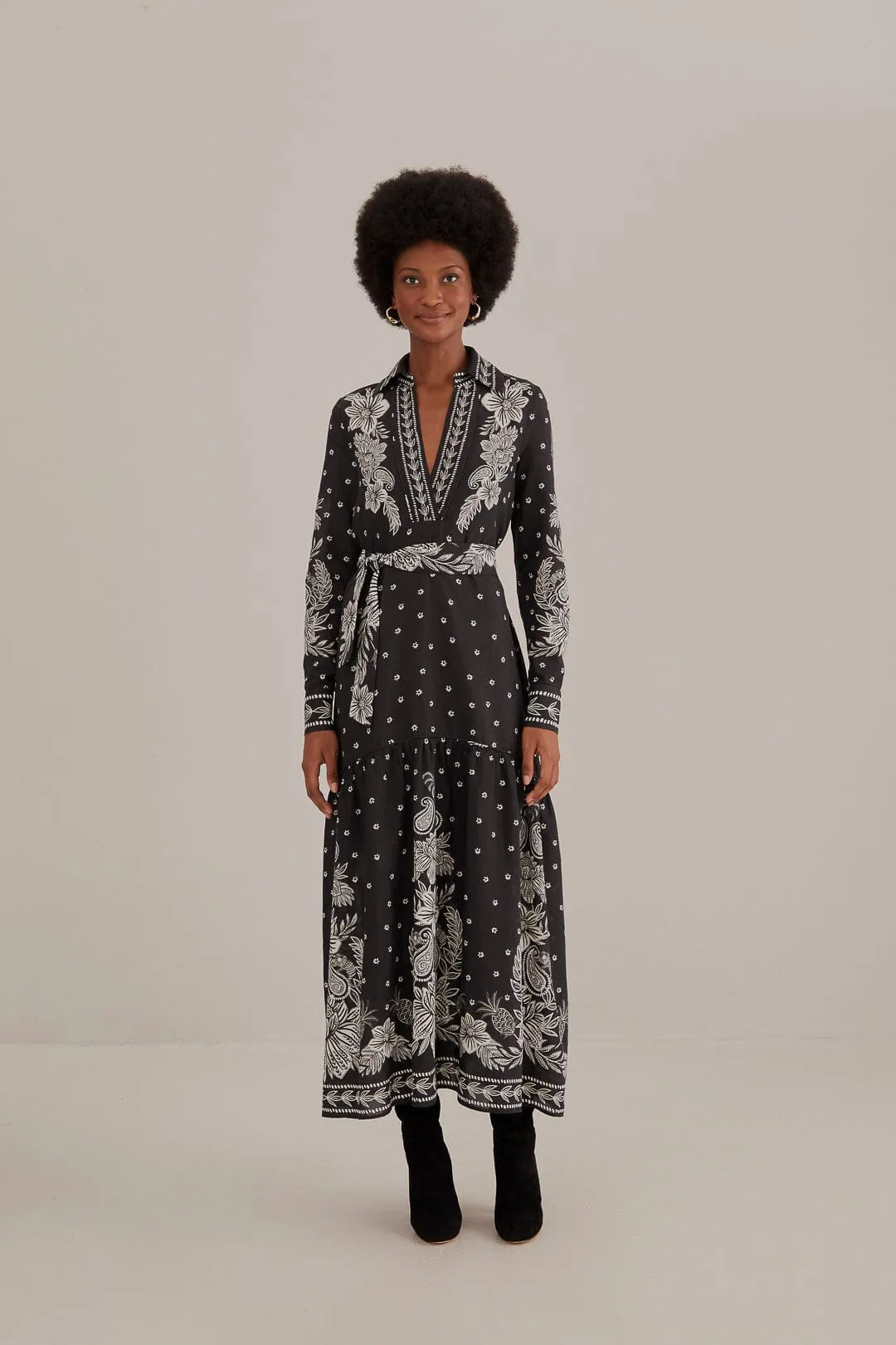 With its elegant design this maxi dress can be styled for a variety of events from casual to formal Flowing chiffon dress Black Paisley Bloom Maxi Dress