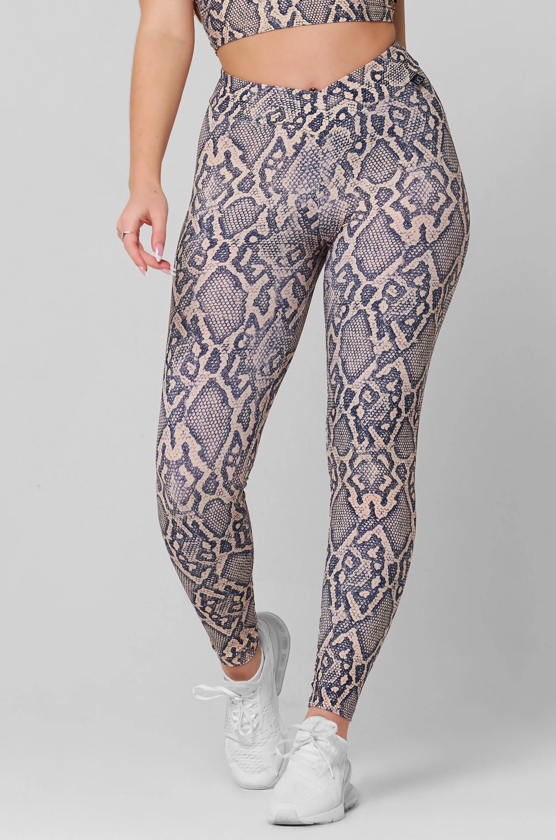 Python V-Cut Scrunch Legging Road Soul QuickDryMaterial