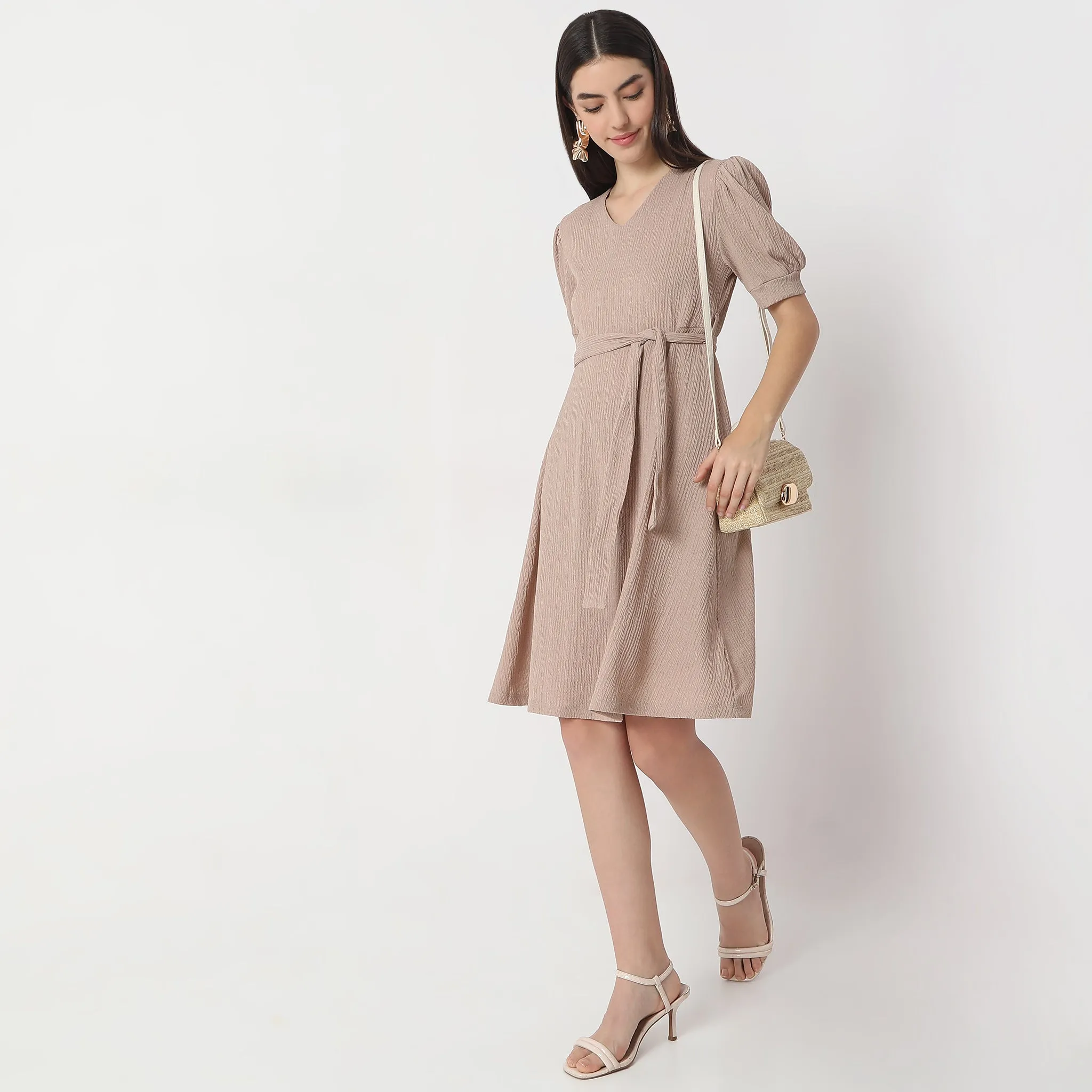 Tight Core Flare Fit Knee Length Short Sleeve V-Neck Flared Dress