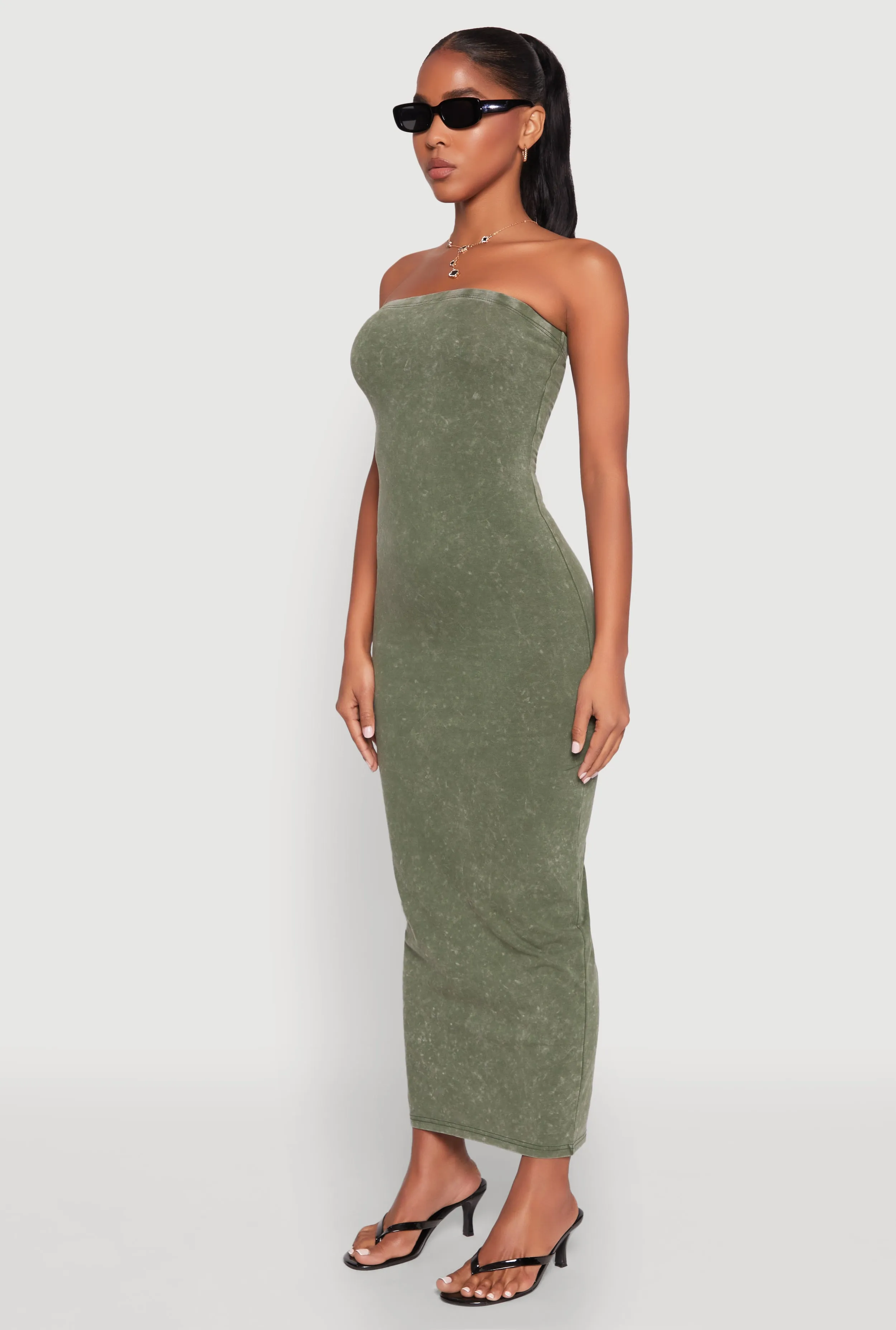 The simple yet chic design of this maxi dress ensures it can be dressed up or down Romance Feel Daisy Mineral Wash Maxi Tube Dress