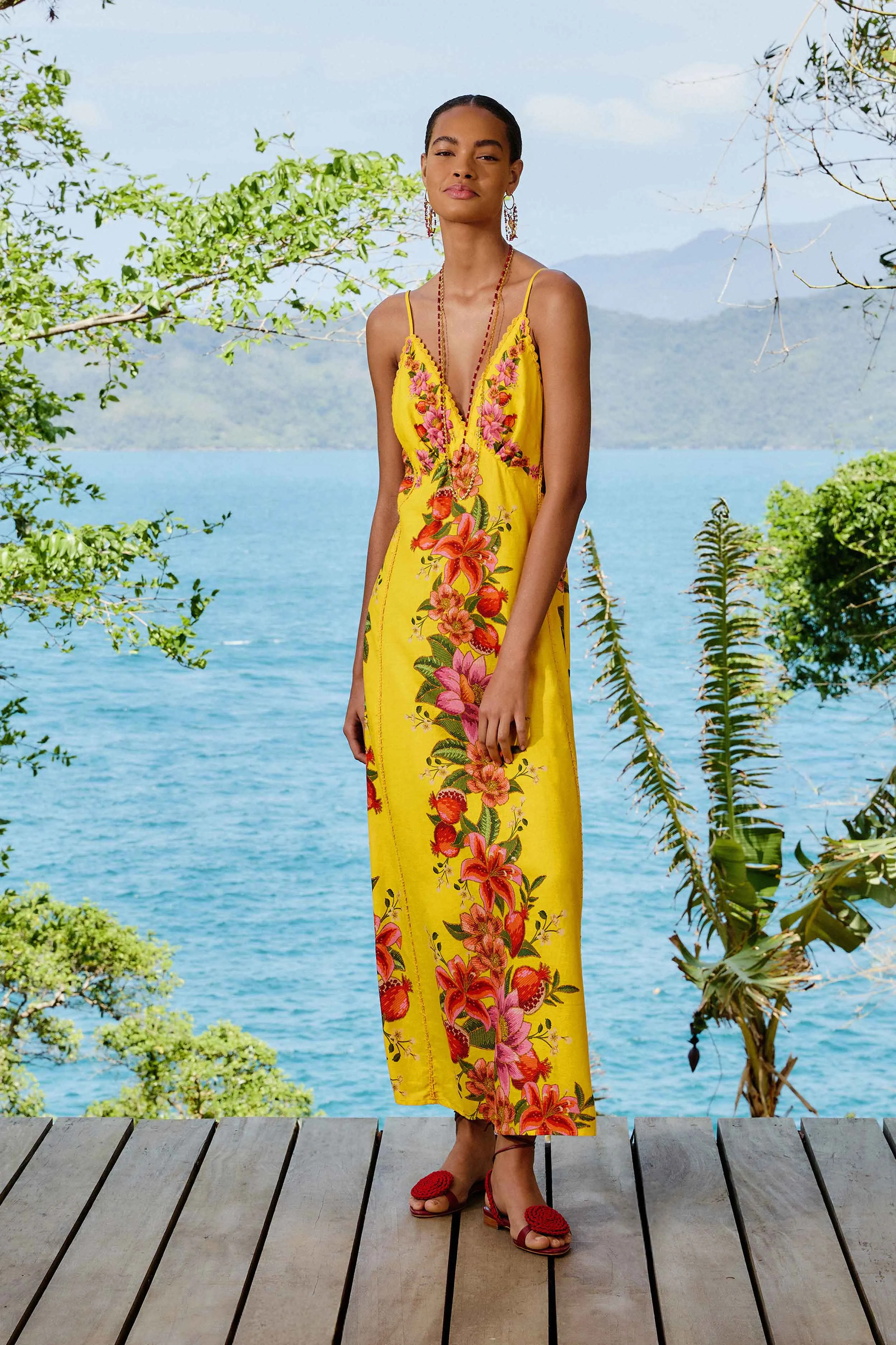Yellow Summer Fruit Scarf LENZING? ECOVERO? Euroflax? Maxi Dress The classic design of this maxi dress makes it an essential piece for any fashion-forward wardrobe