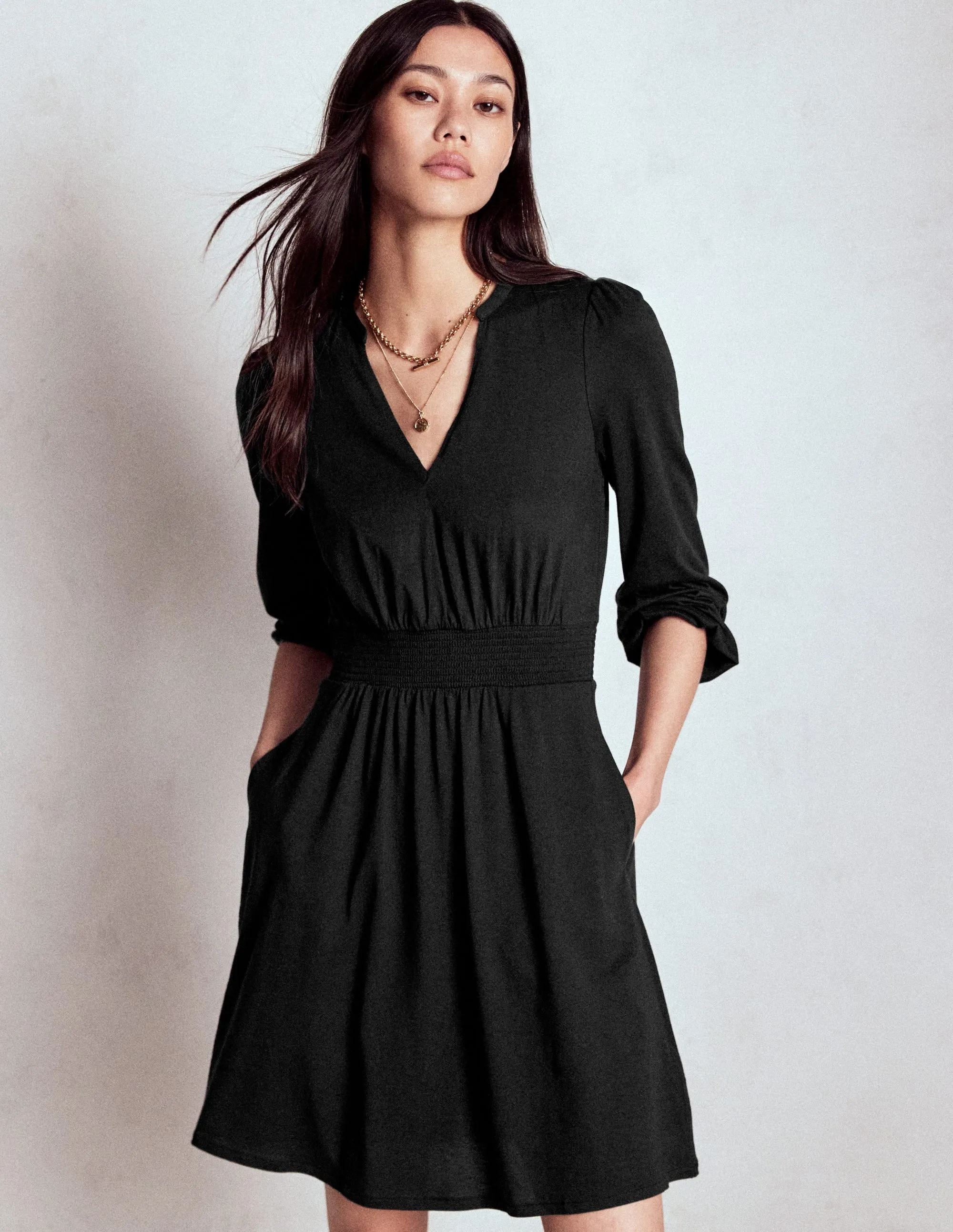 Casual chic outfit Flexible Waistband Sarah Short Jersey Dress-Black