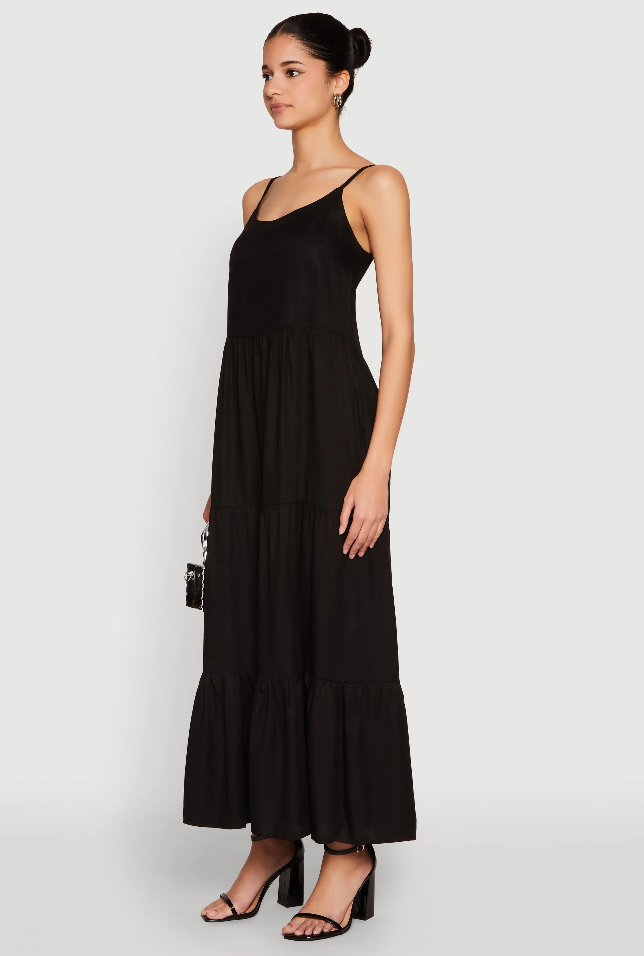 Retro Charm The relaxed fit of this maxi dress offers a casual yet elegant appearance for any occasion Scoop Neck Tiered Maxi Dress