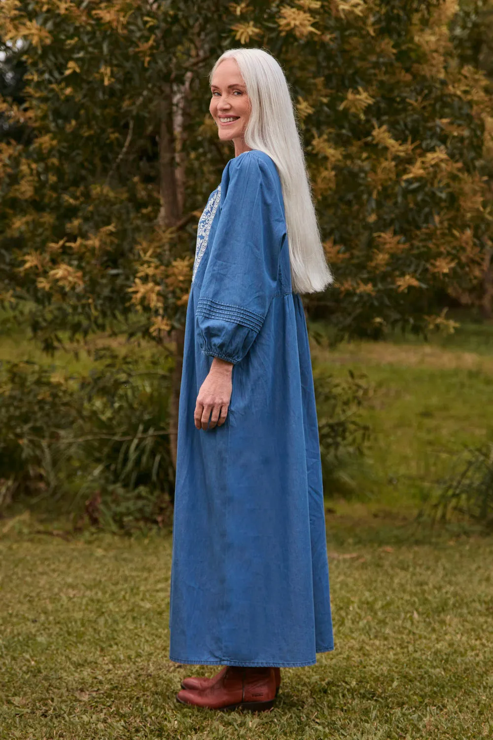 Elodie Chambray Smock Dress in Quebec Resort Stay Sun Kiss