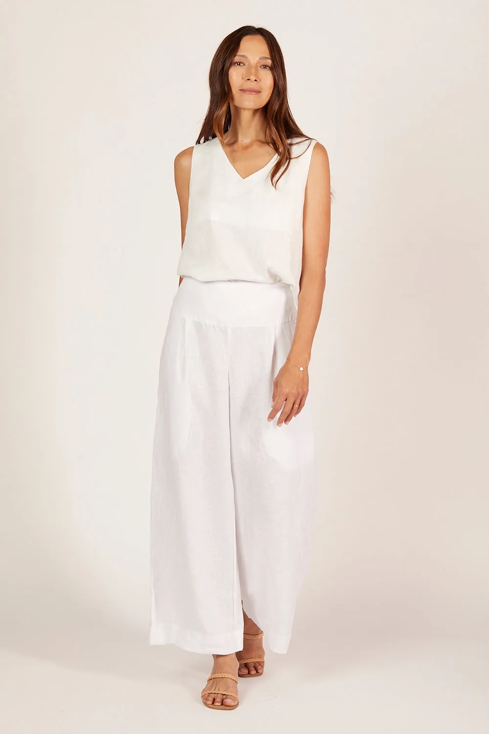 simple appearance Ember Linen Cami in White