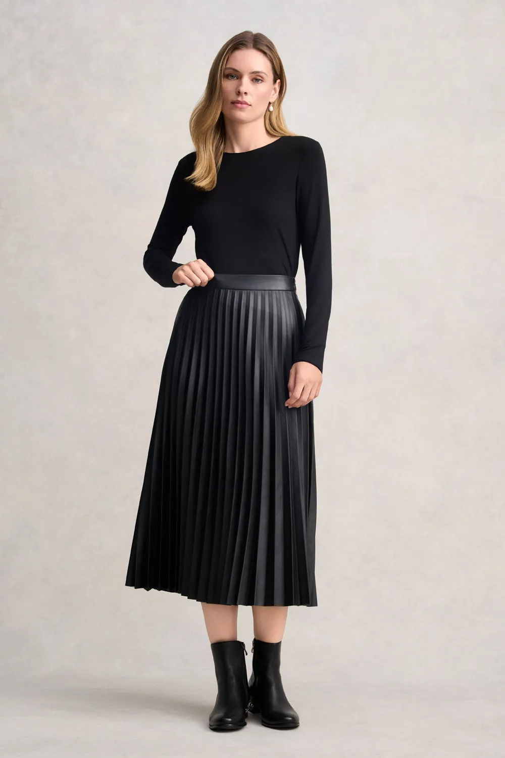 Matte Texture Pleated Faux Leather Skirt - Black