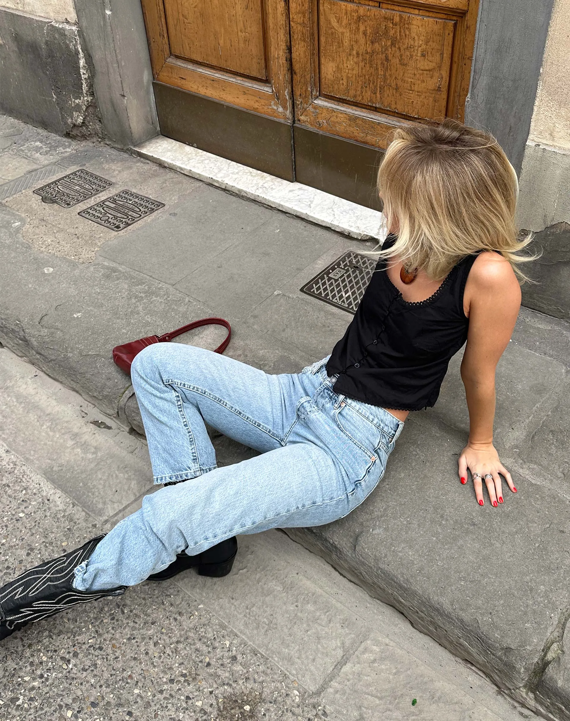 Fame Glow Mid Rise Straight Leg Jeans in Bleach Denim