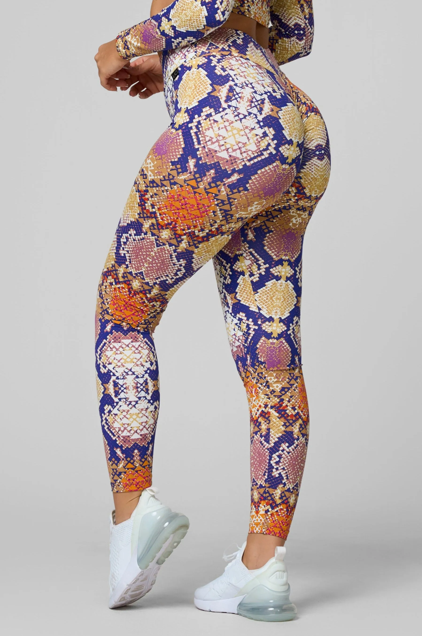 Chakra High Waist Scrunch Legging Dynamic Glow 4Way Stretch