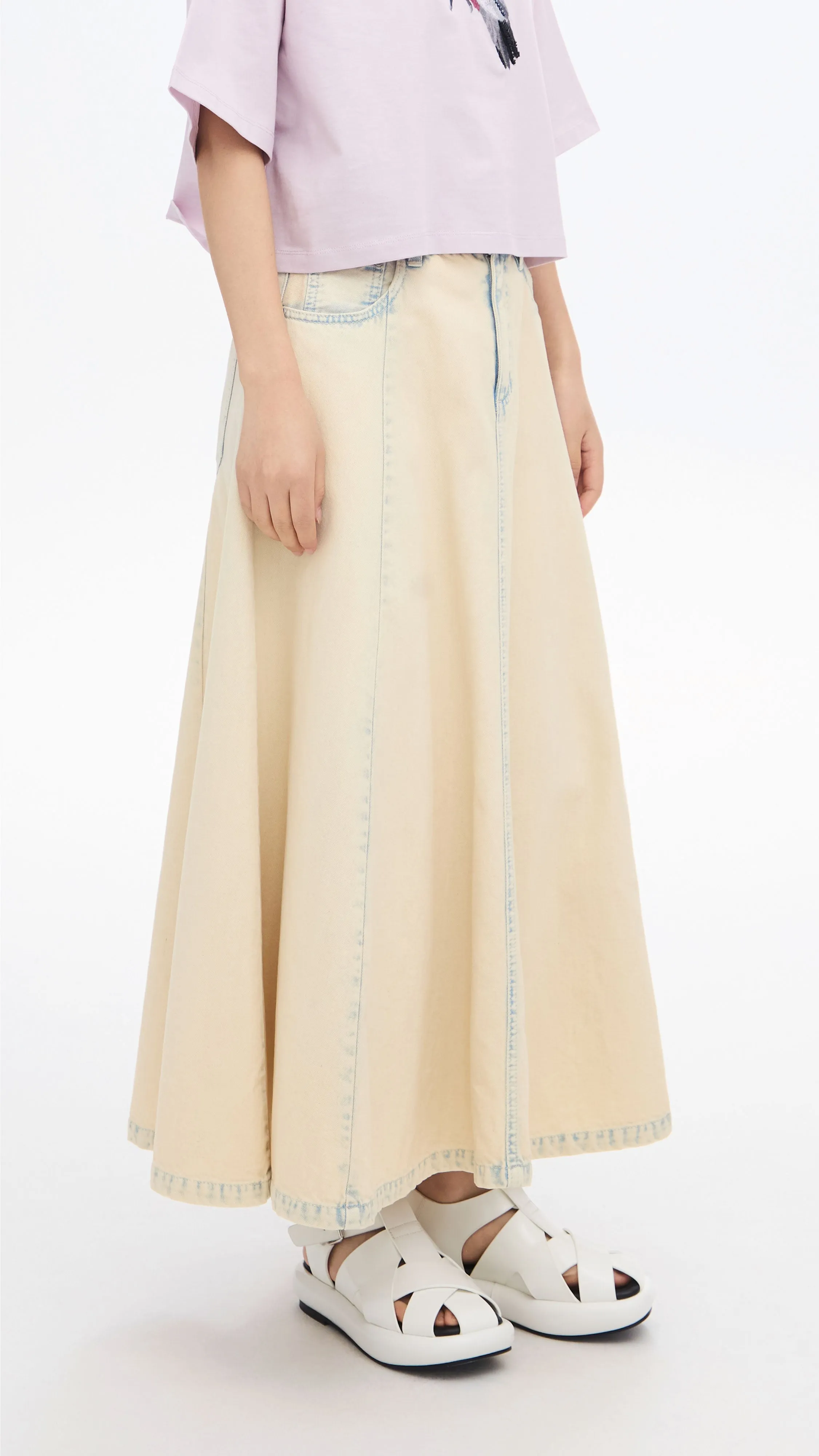 Bleach-washed Denim Skirt Bold Details Timeless Trend