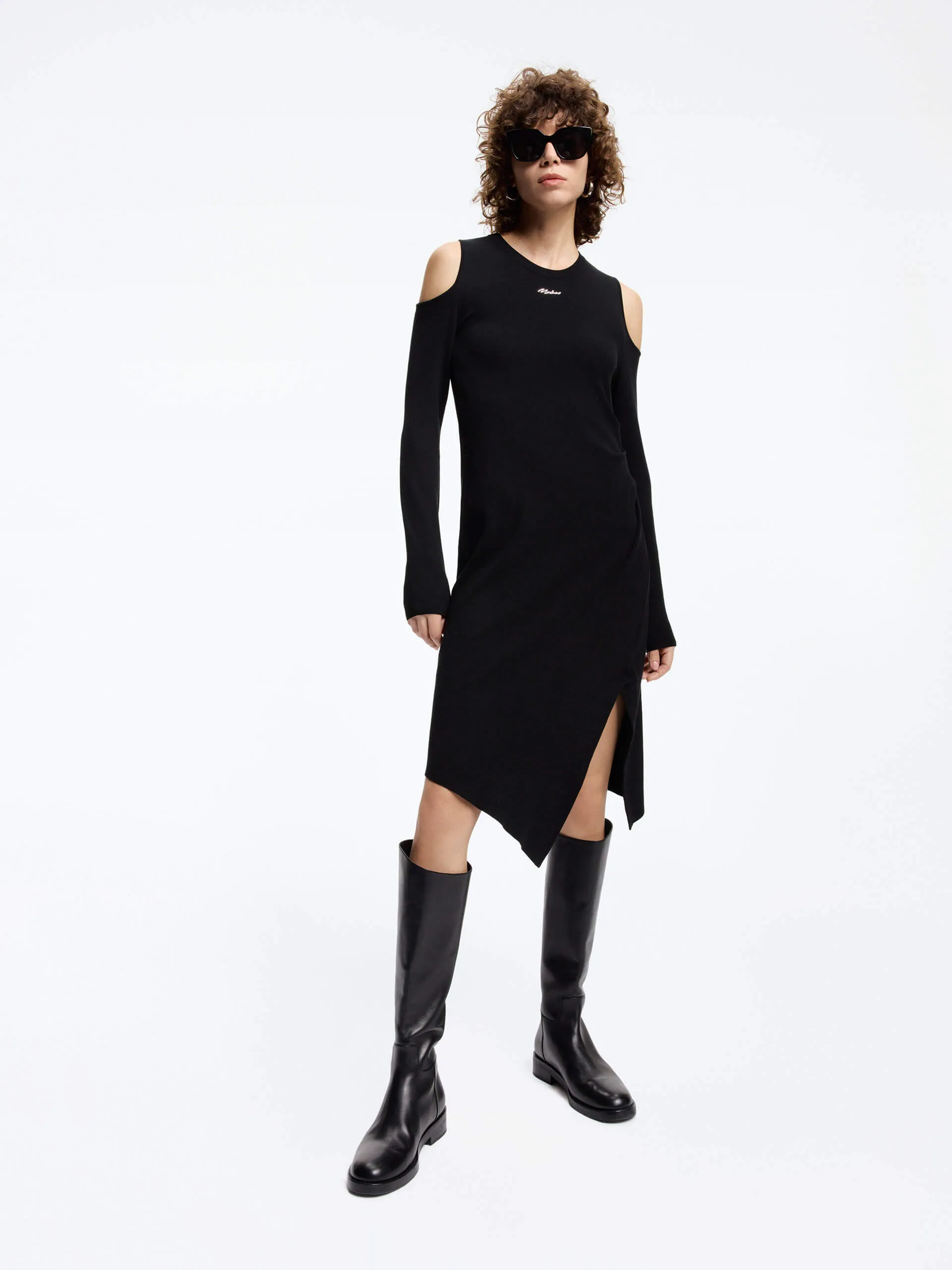 Event Chic Cut Shoulder Midi Dress
