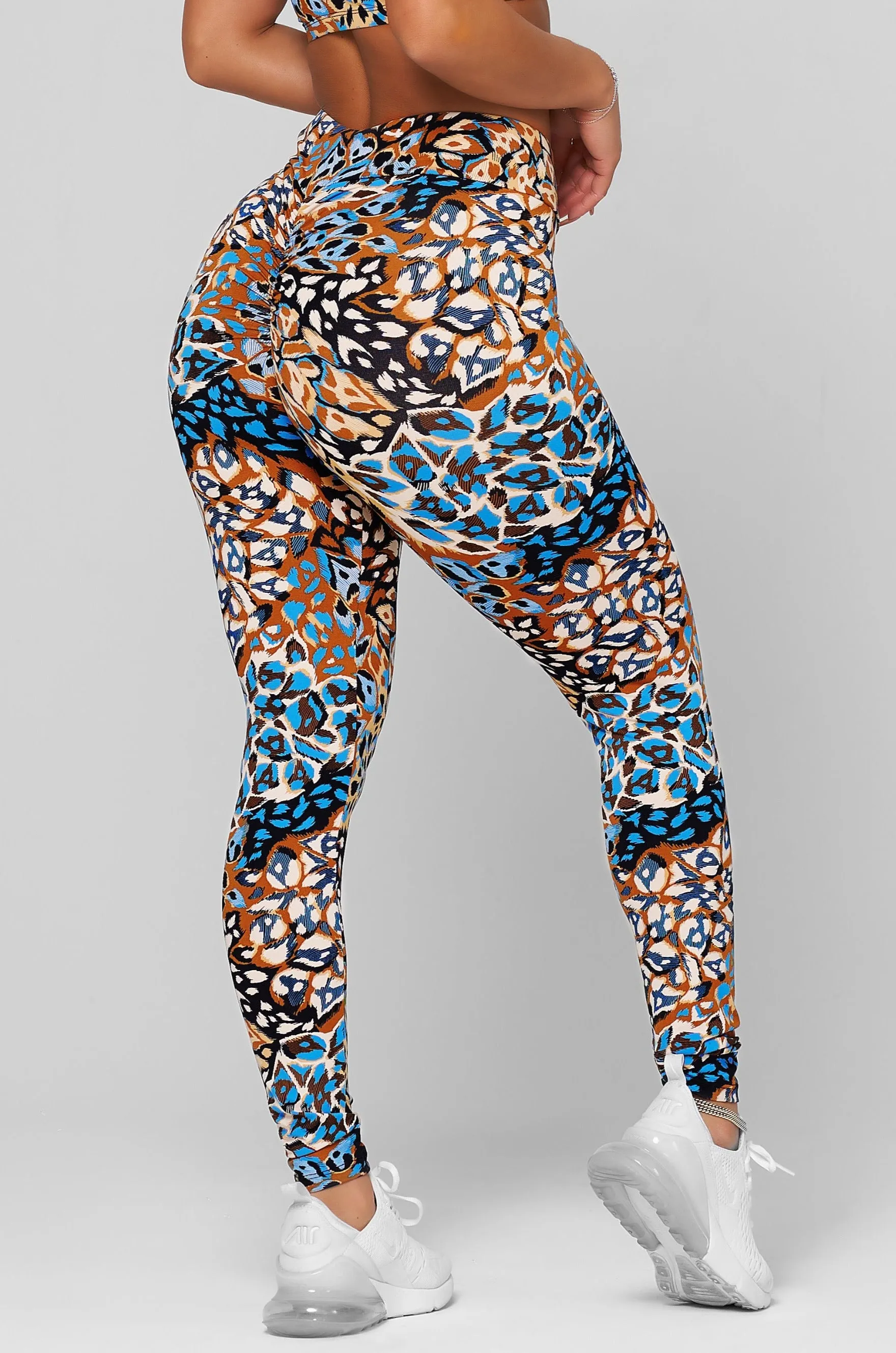 Enchanted V-Cut Scrunch Legging Easy Go StaticFree Material